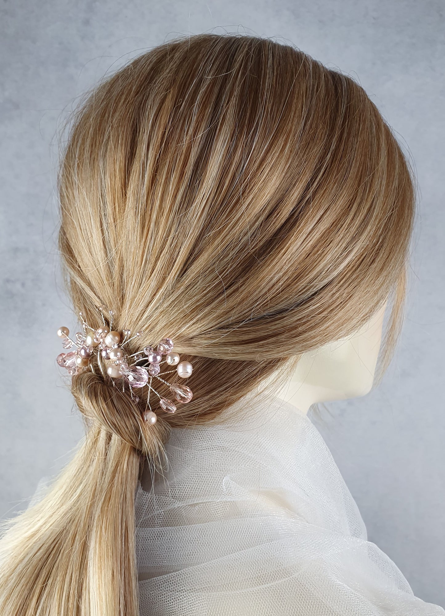 Handgemaakte bruidskam met zoetwaterparels -Elegante haaraccessoire voor bruiloften, fujiyuan metalen kam, gasten en partijen
