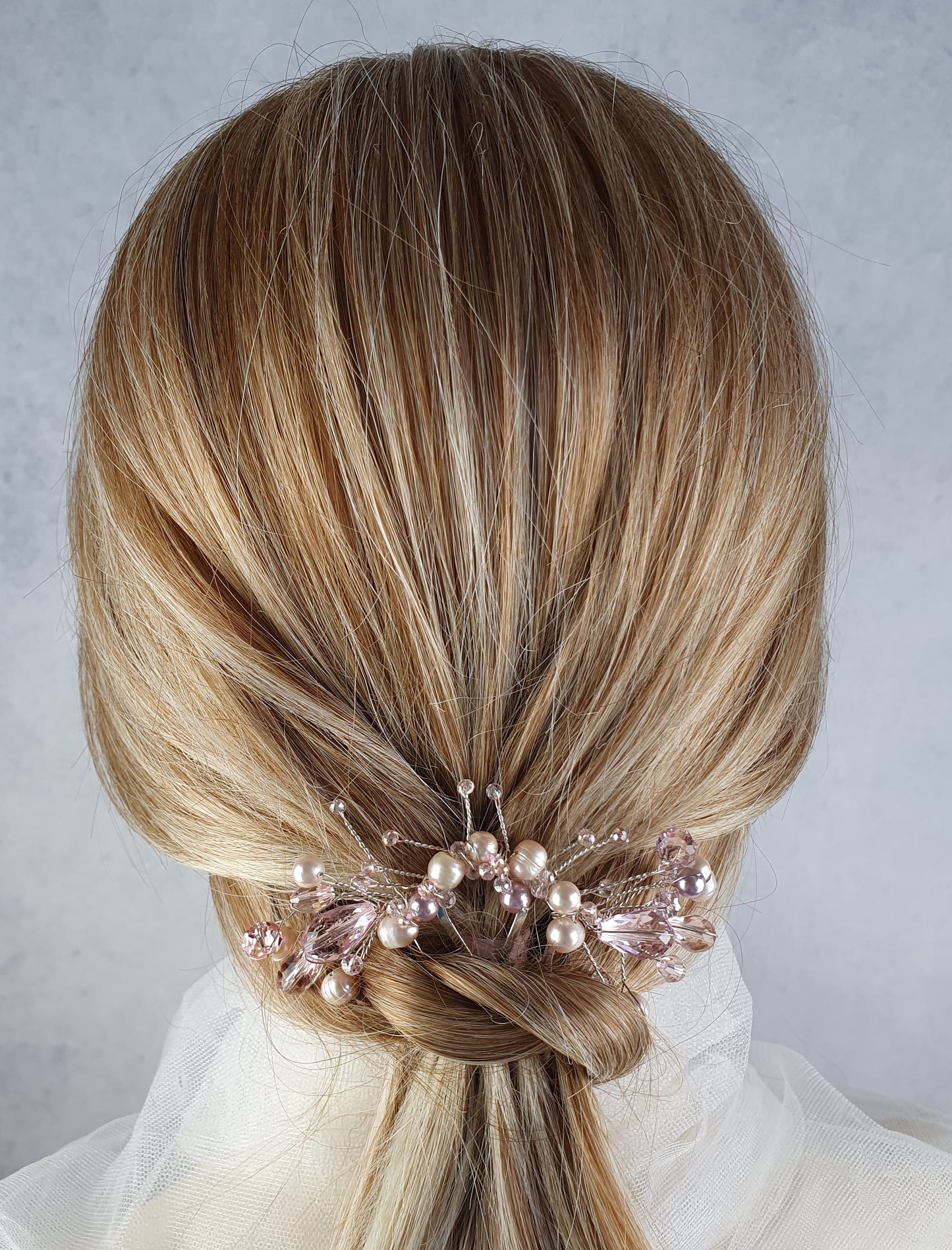 Handgemaakte bruidskam met zoetwaterparels -Elegante haaraccessoire voor bruiloften, fujiyuan metalen kam, gasten en partijen