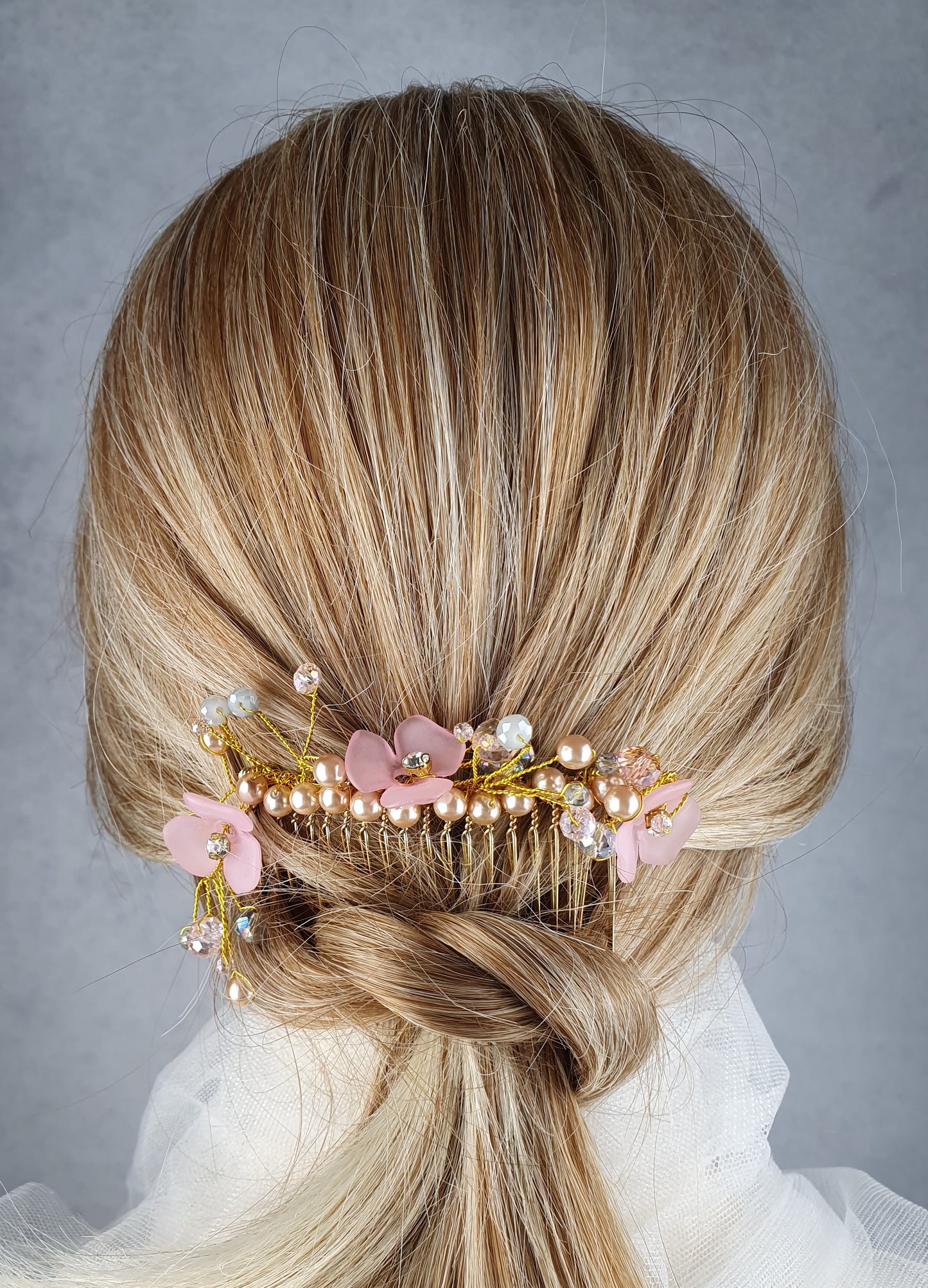 Handgemaakte bruids haarkam met kunstbloemen, Elegant en uniek voor speciale gelegenheden, haaraccessoires
