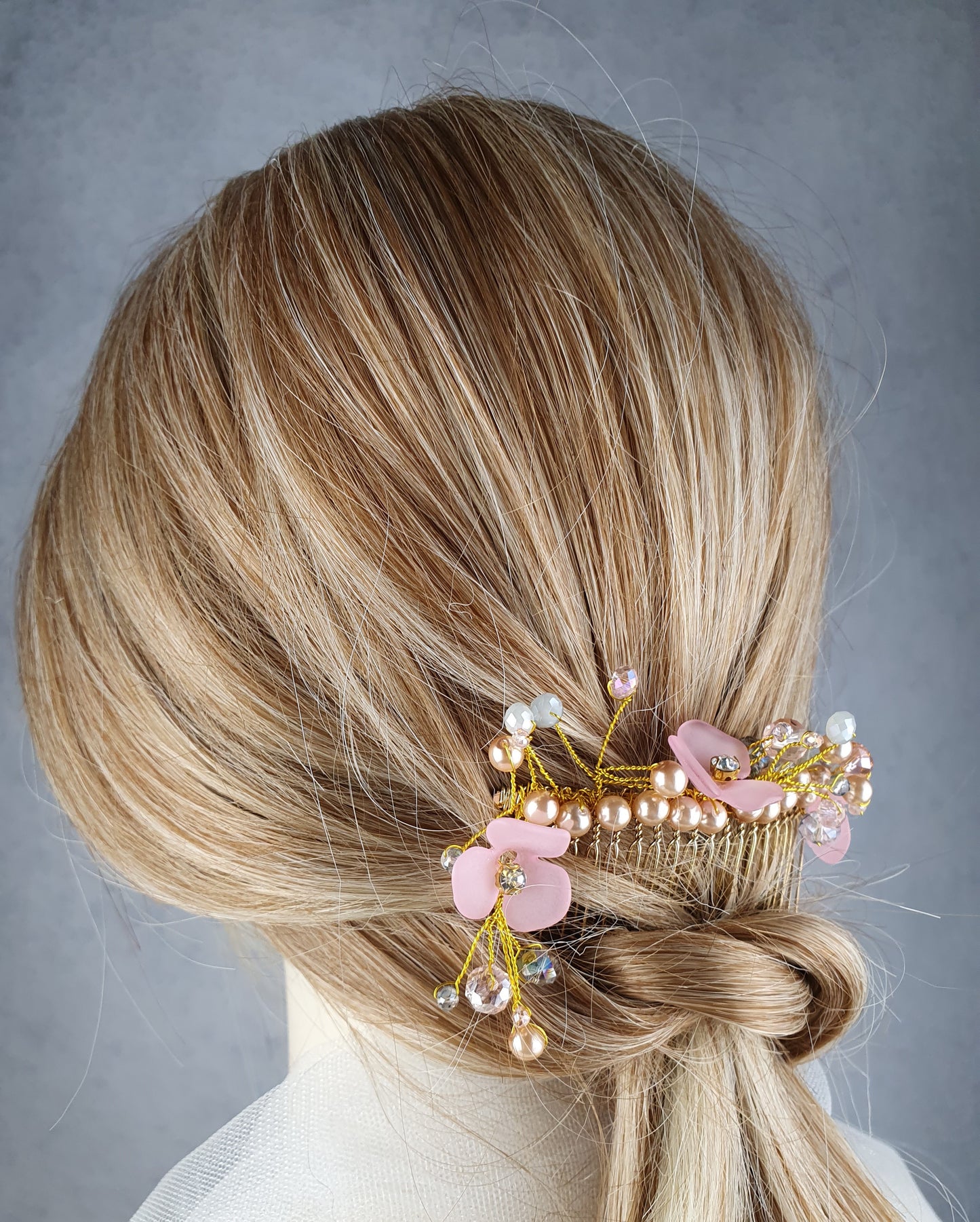 Handgemaakte bruids haarkam met kunstbloemen, Elegant en uniek voor speciale gelegenheden, haaraccessoires
