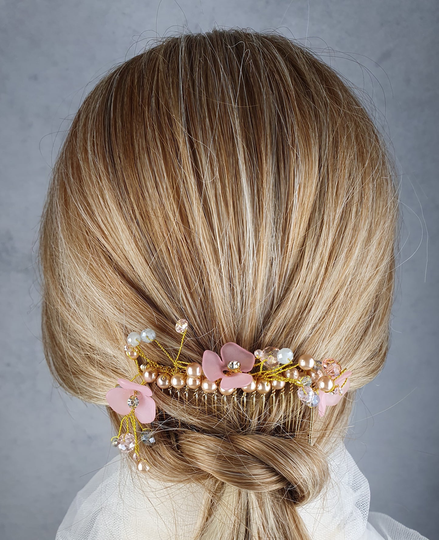 Handgemaakte bruids haarkam met kunstbloemen, Elegant en uniek voor speciale gelegenheden, haaraccessoires