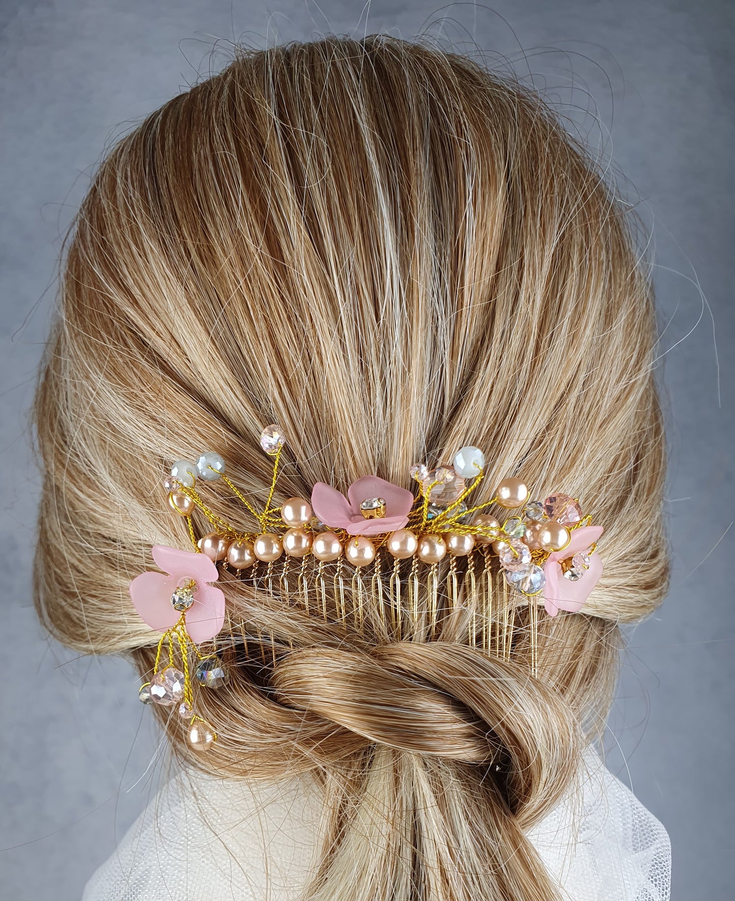 Handgemaakte bruids haarkam met kunstbloemen, Elegant en uniek voor speciale gelegenheden, haaraccessoires