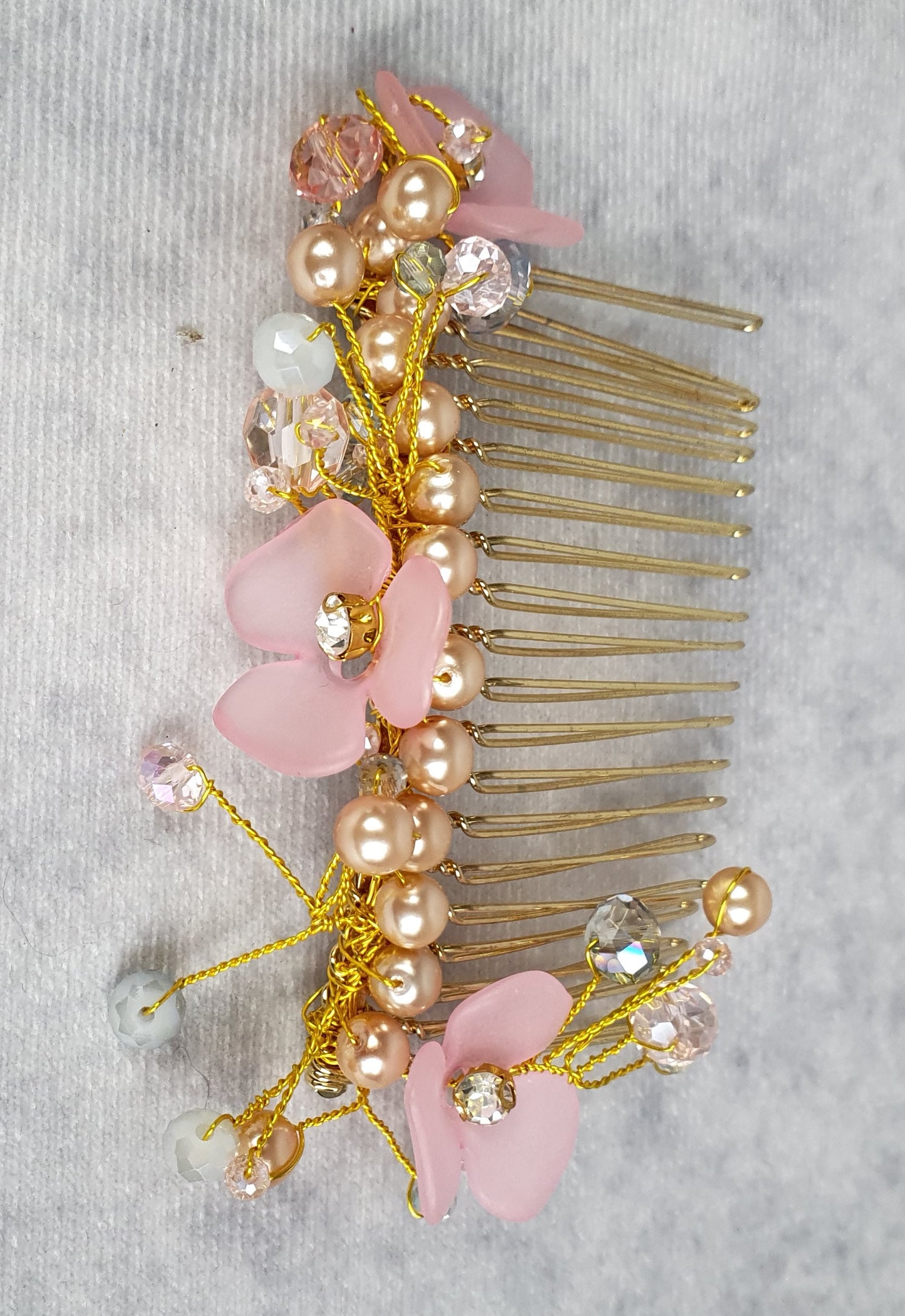 Handgemaakte bruids haarkam met kunstbloemen, Elegant en uniek voor speciale gelegenheden, haaraccessoires