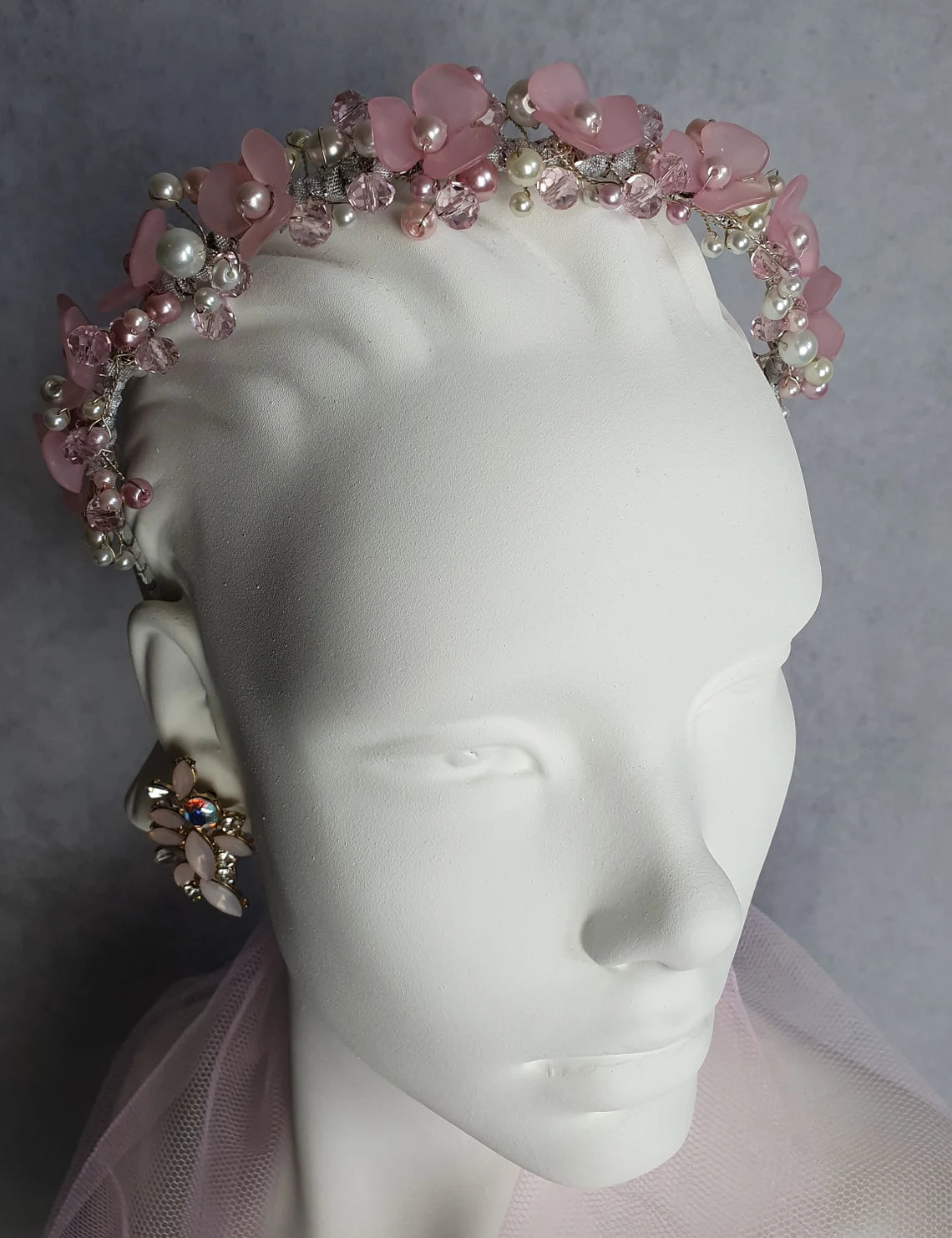 Handgemaakte dameshoofdband met kunststof bloemen, tiara, bruids diadeem, haaraccessoires, gast tiara, speciaal voor evenementen