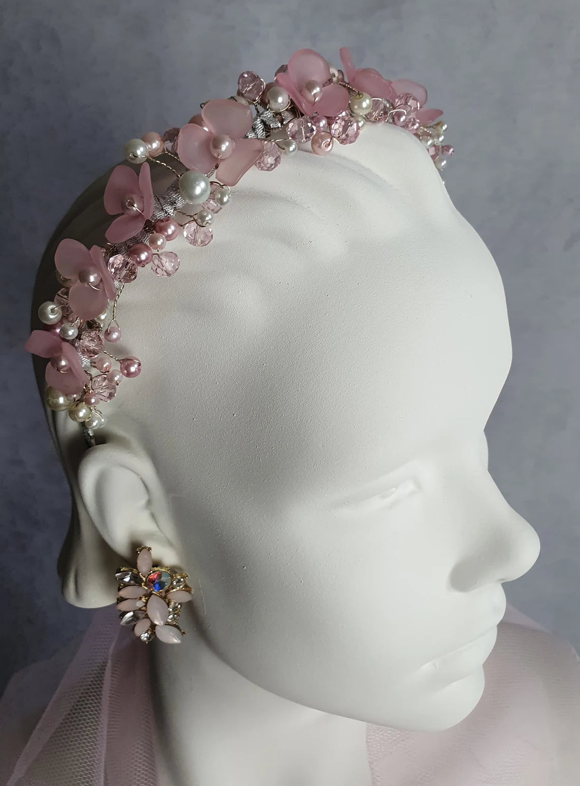 Handgemaakte dameshoofdband met kunststof bloemen, tiara, bruids diadeem, haaraccessoires, gast tiara, speciaal voor evenementen
