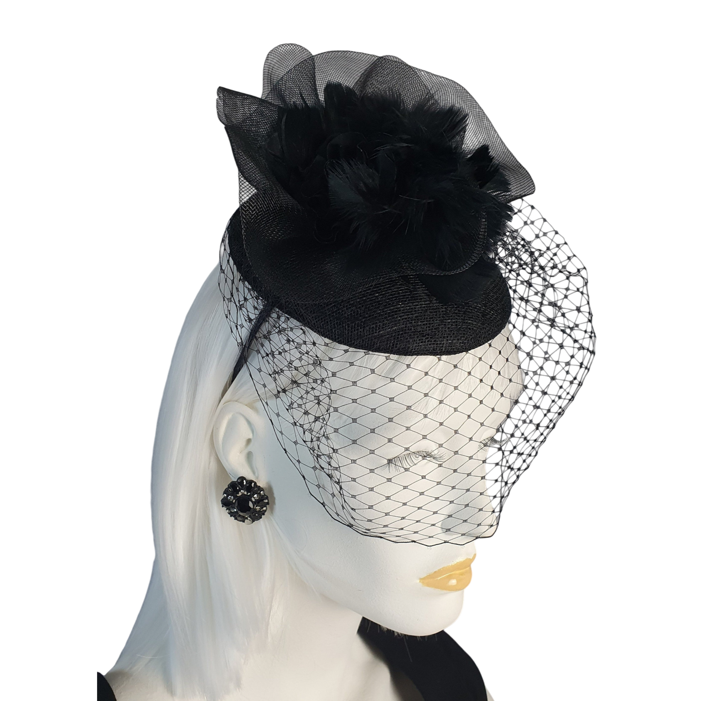 Zwarte fascinator handgemaakt van sinamay, met crinoline haan veren en metalen diadeem, hoofdtooi - Perfect voor feestelijke gelegenheden