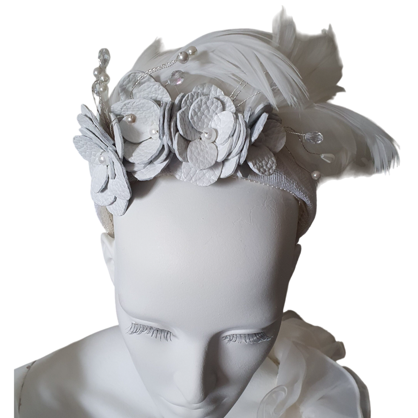 Handgemaakte witte Hoofdband van natuurlijk leder met zwanenveren- Elegant haarband, trouwhoofdband, bruidstiara speciale gelegenheid.