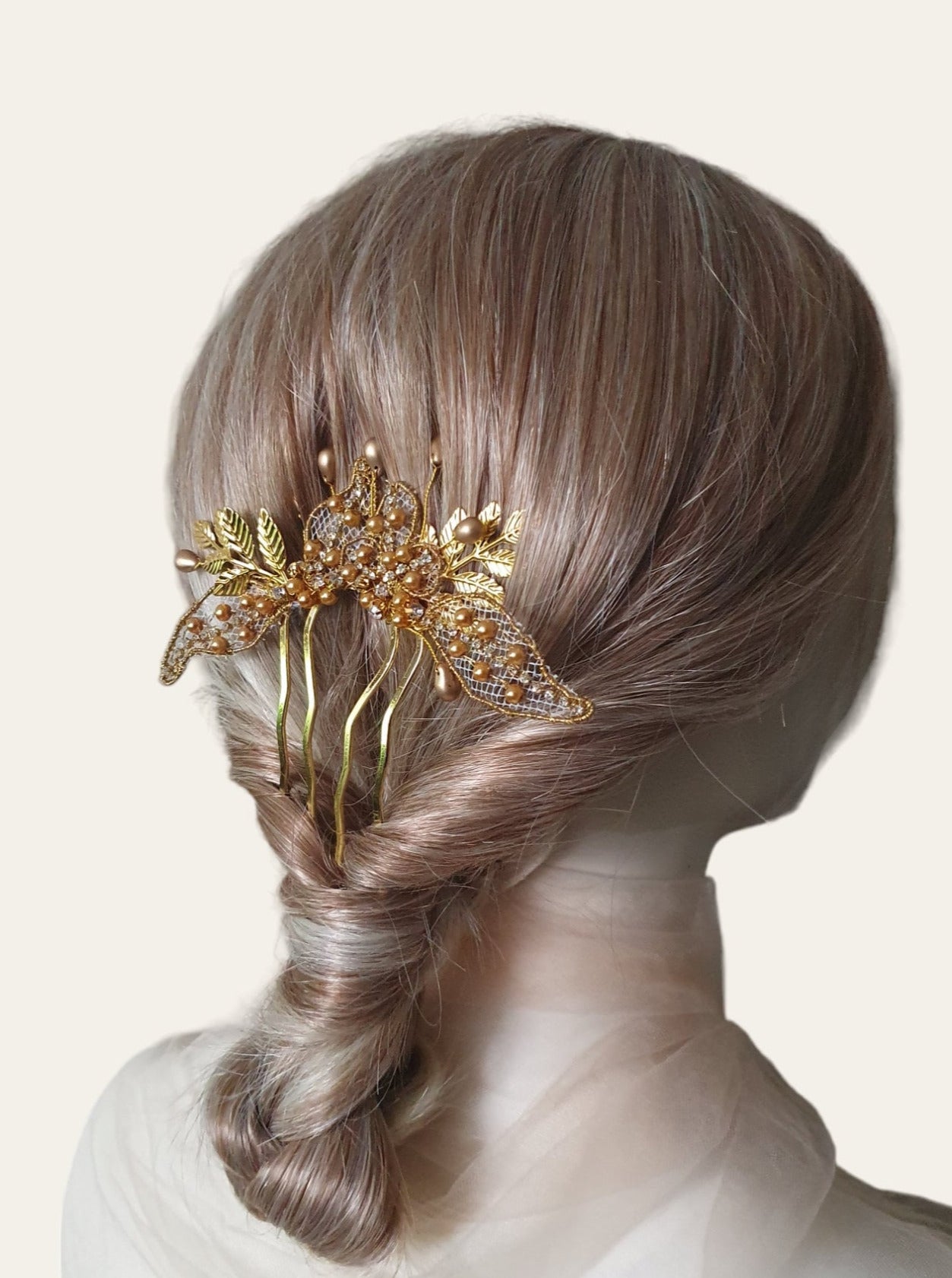 Handgemaakte goudkleurige bruidskam met parels en druppelstenen - Elegant Haaraccessoire voor Bruiloften en Feesten, Metalen Kam
