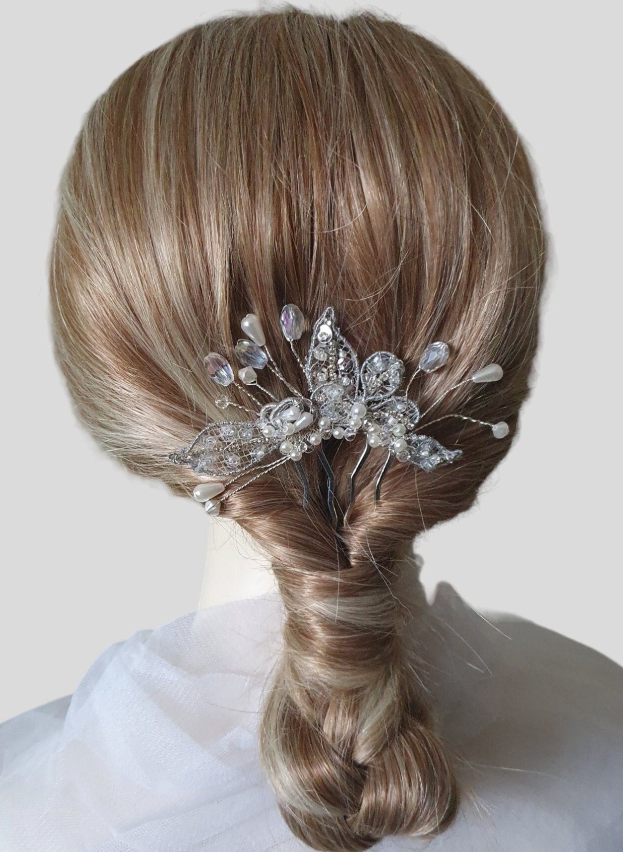Peineta de novia hecha a mano con perlas y piedras colgantes - elegante accesorio para el cabello para bodas, invitados y fiestas, peineta de metal plateado