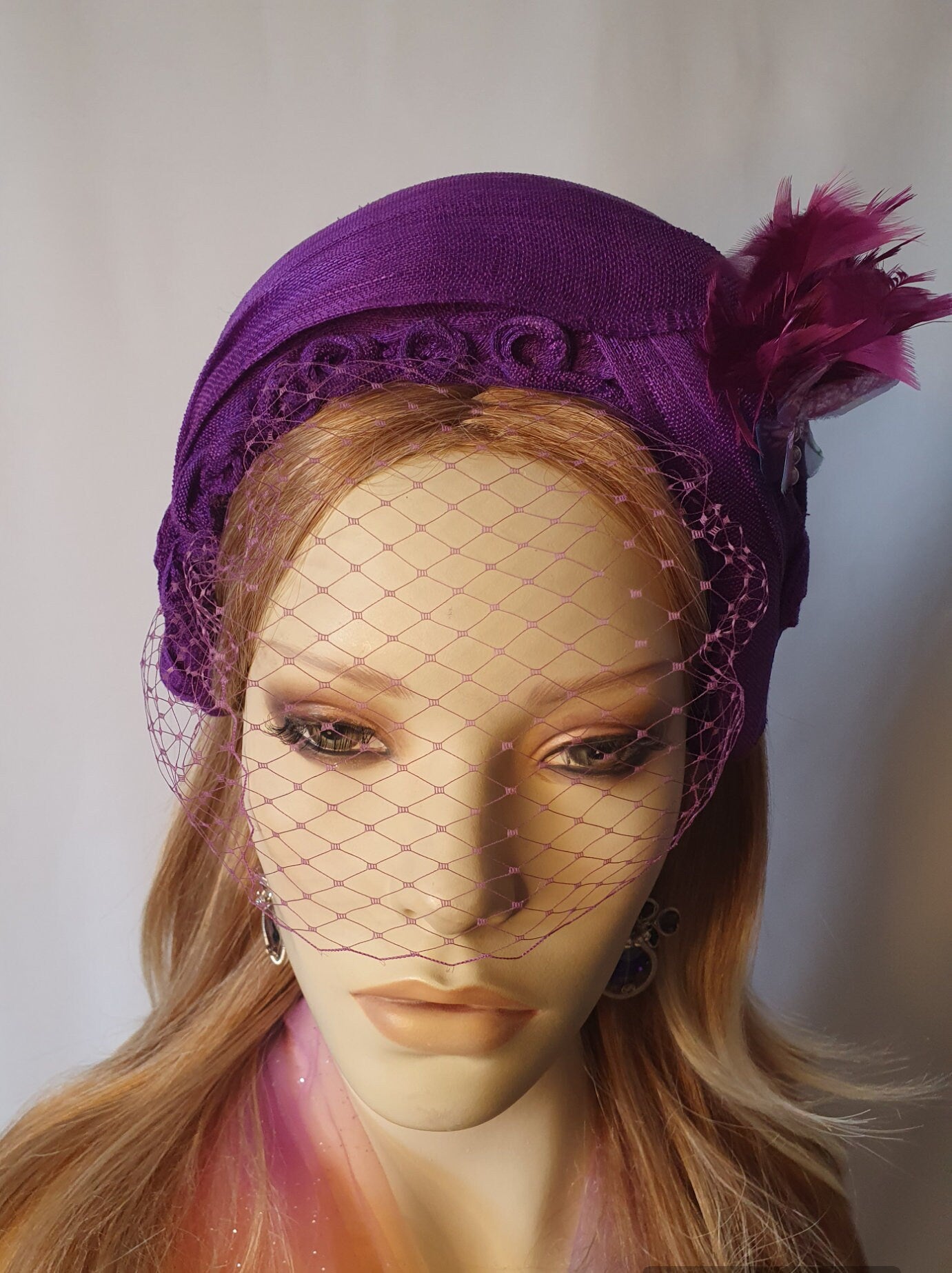 Hoofdband paars abaca zijde met sluier handgemaakt, voor een speciale gelegenheid. Fascinator, Tiara, Haarband