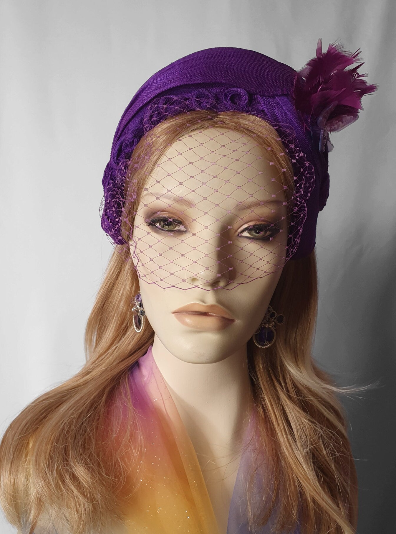 Hoofdband paars abaca zijde met sluier handgemaakt, voor een speciale gelegenheid. Fascinator, Tiara, Haarband