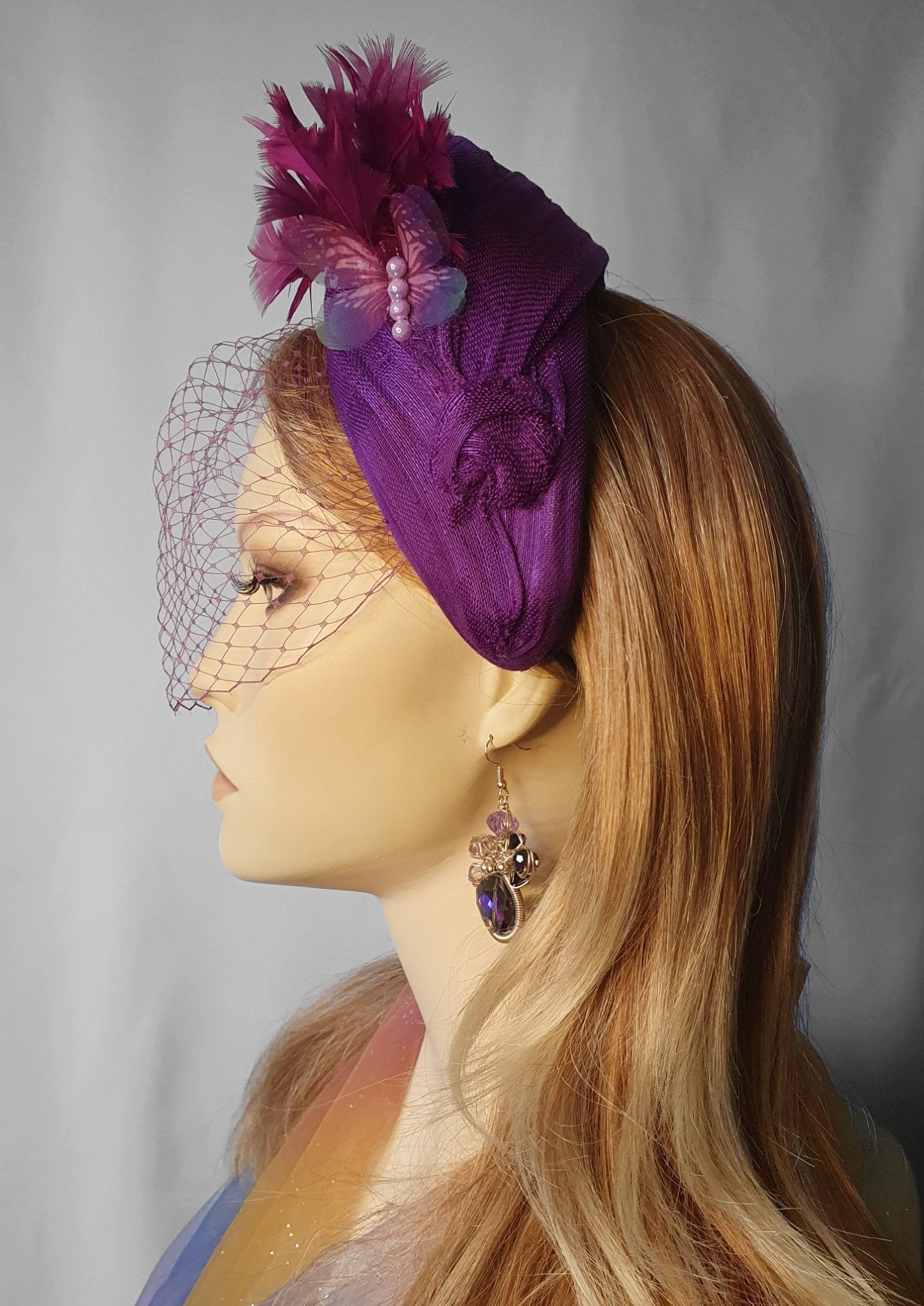 Hoofdband paars abaca zijde met sluier handgemaakt, voor een speciale gelegenheid. Fascinator, Tiara, Haarband