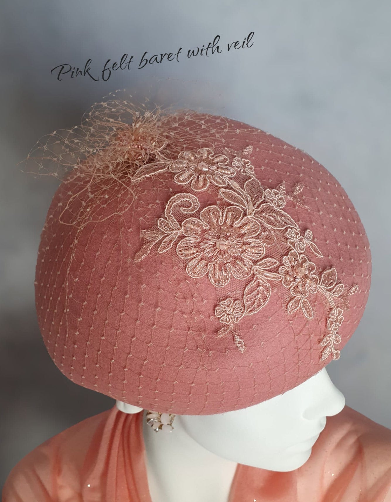 Handgemaakte damesbaret van vilt, gastenhoed, dameshoed, elegante hoofdtooi, bruiloftshoed, winterhoed, speciale evenementen
