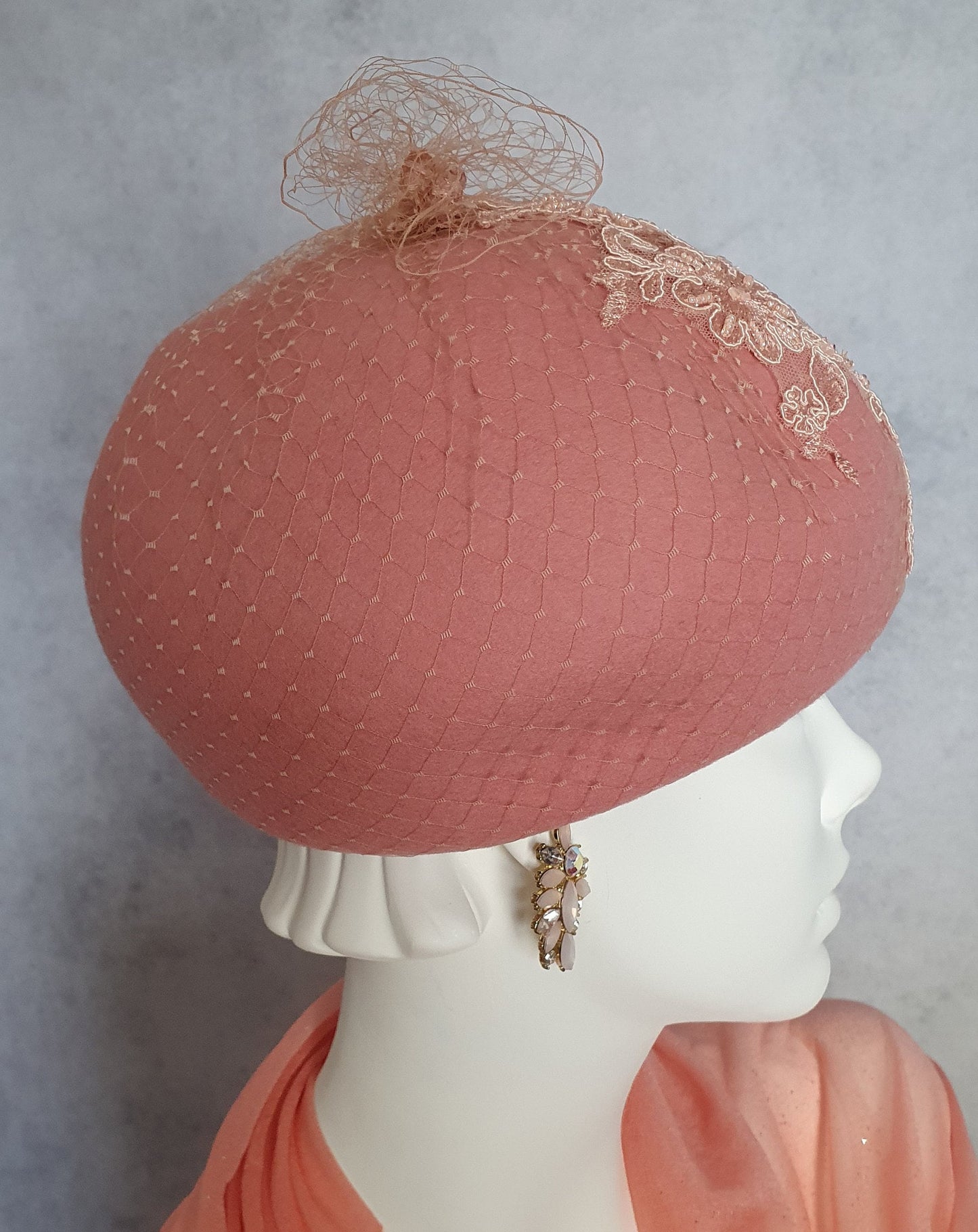Handgemaakte damesbaret van vilt, gastenhoed, dameshoed, elegante hoofdtooi, bruiloftshoed, winterhoed, speciale evenementen