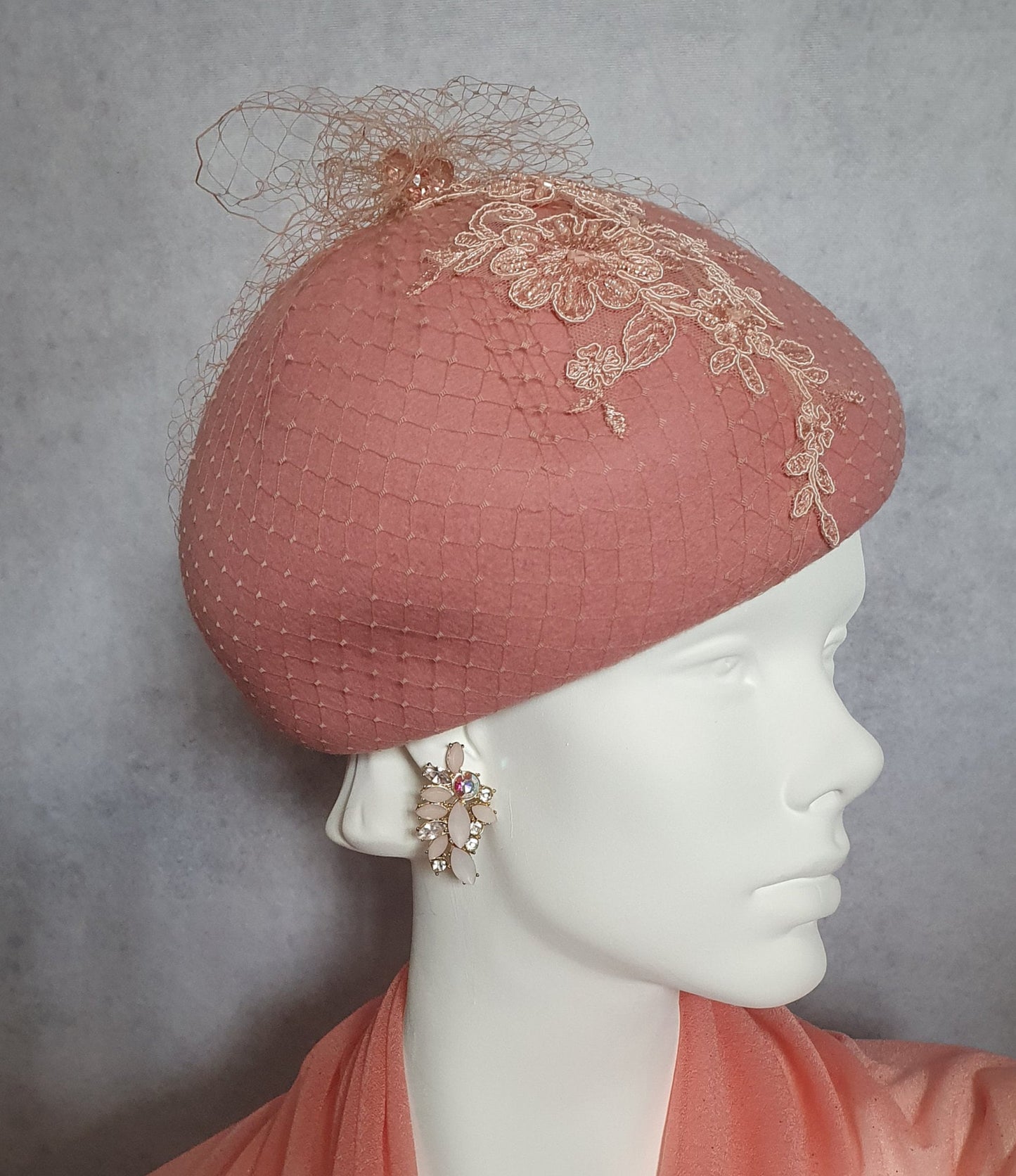Handgemaakte damesbaret van vilt, gastenhoed, dameshoed, elegante hoofdtooi, bruiloftshoed, winterhoed, speciale evenementen