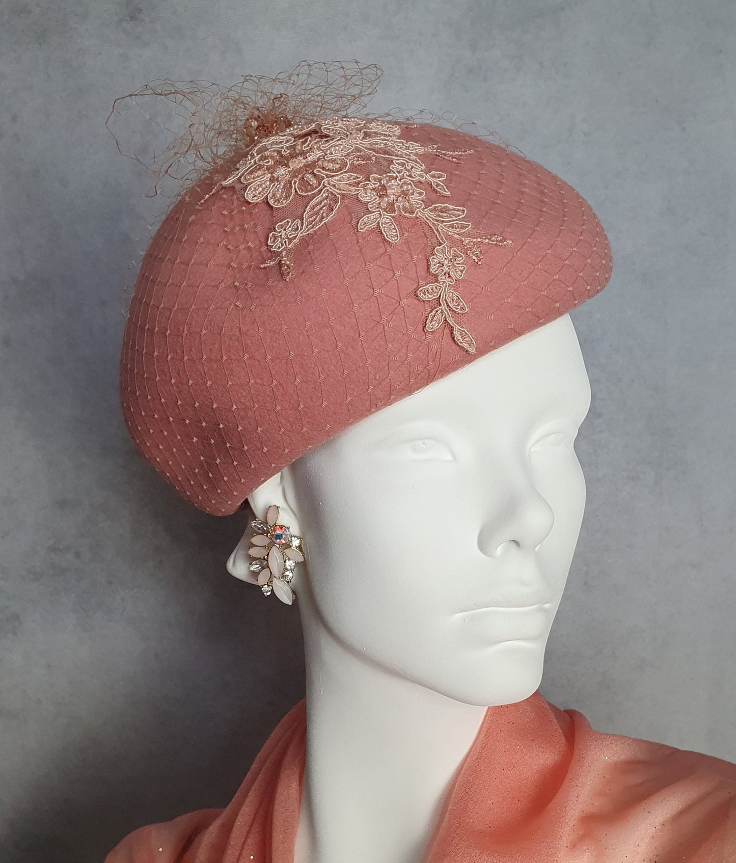 Handgemaakte damesbaret van vilt, gastenhoed, dameshoed, elegante hoofdtooi, bruiloftshoed, winterhoed, speciale evenementen