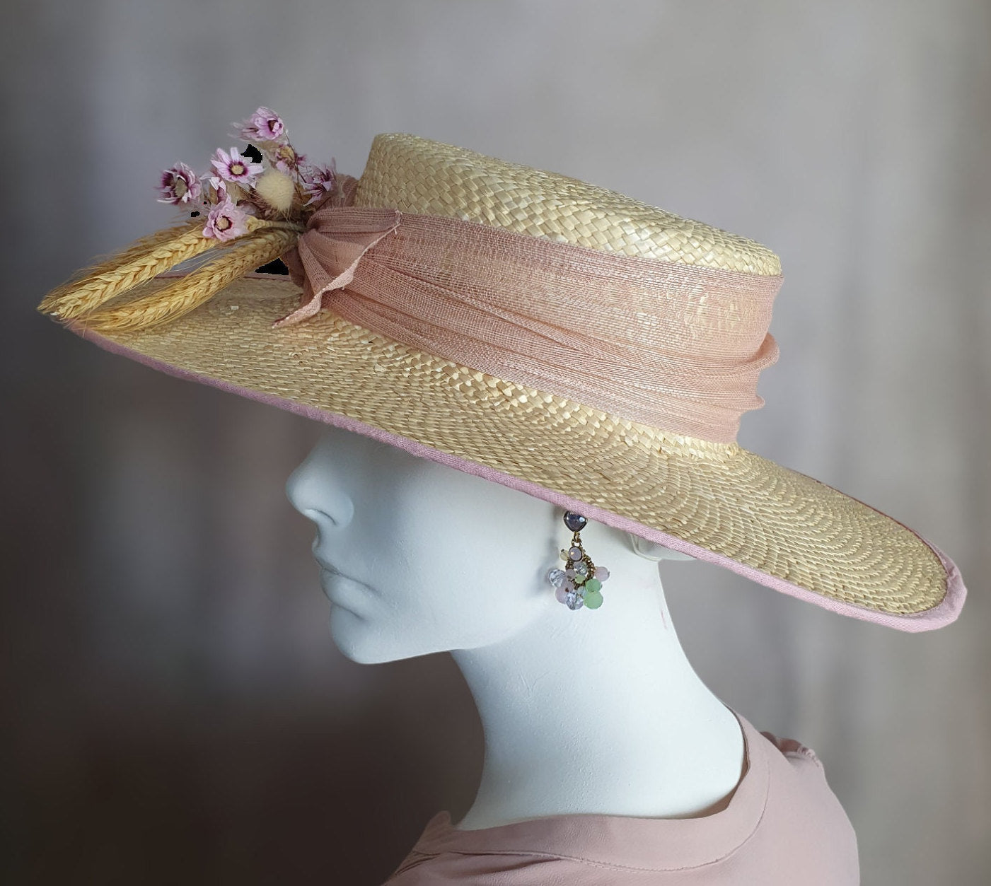 Handgemaakte hoed met abaca zijde en gedroogde bloemen, gastenhoed, strohoed, zomer fascinator, dames hoofdtooi, speciale gelegenheden