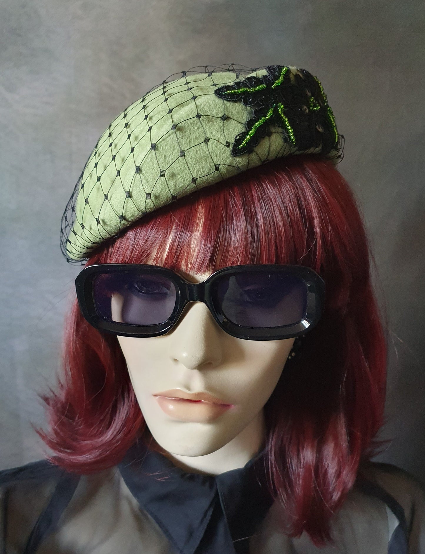 Unieke groene Baret hoed, handgemaakt met kanten sluier, winterhoed, fascinator, gastenhoed, evenement, bruiloft, speciale gelegenheden