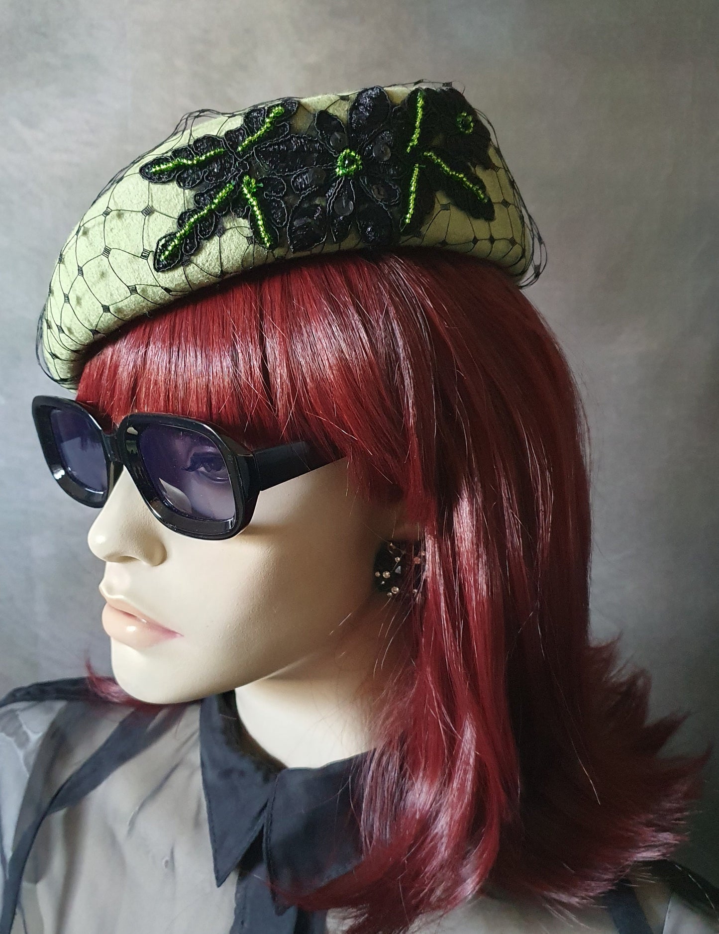 Unieke groene Baret hoed, handgemaakt met kanten sluier, winterhoed, fascinator, gastenhoed, evenement, bruiloft, speciale gelegenheden