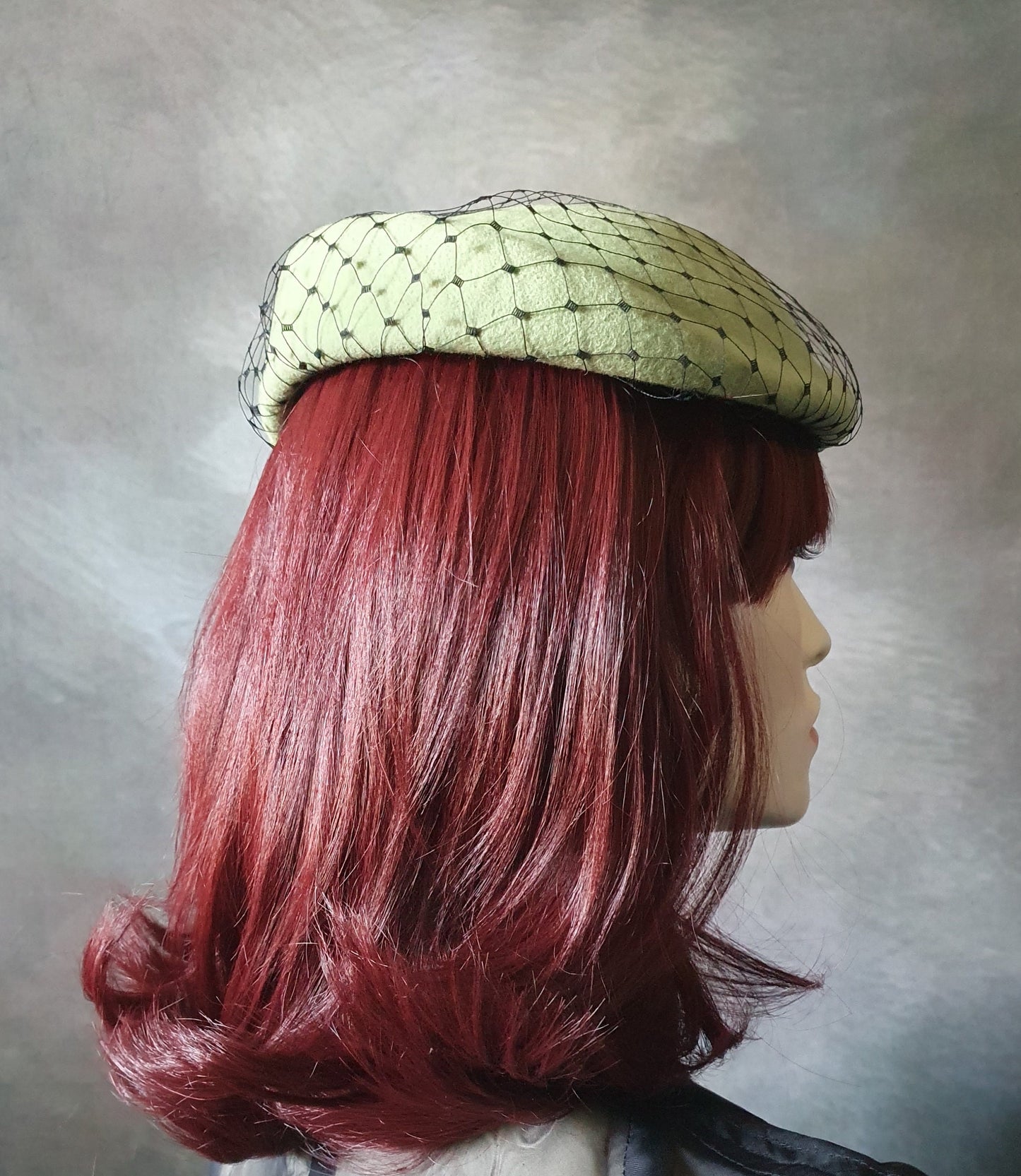 Unieke groene Baret hoed, handgemaakt met kanten sluier, winterhoed, fascinator, gastenhoed, evenement, bruiloft, speciale gelegenheden
