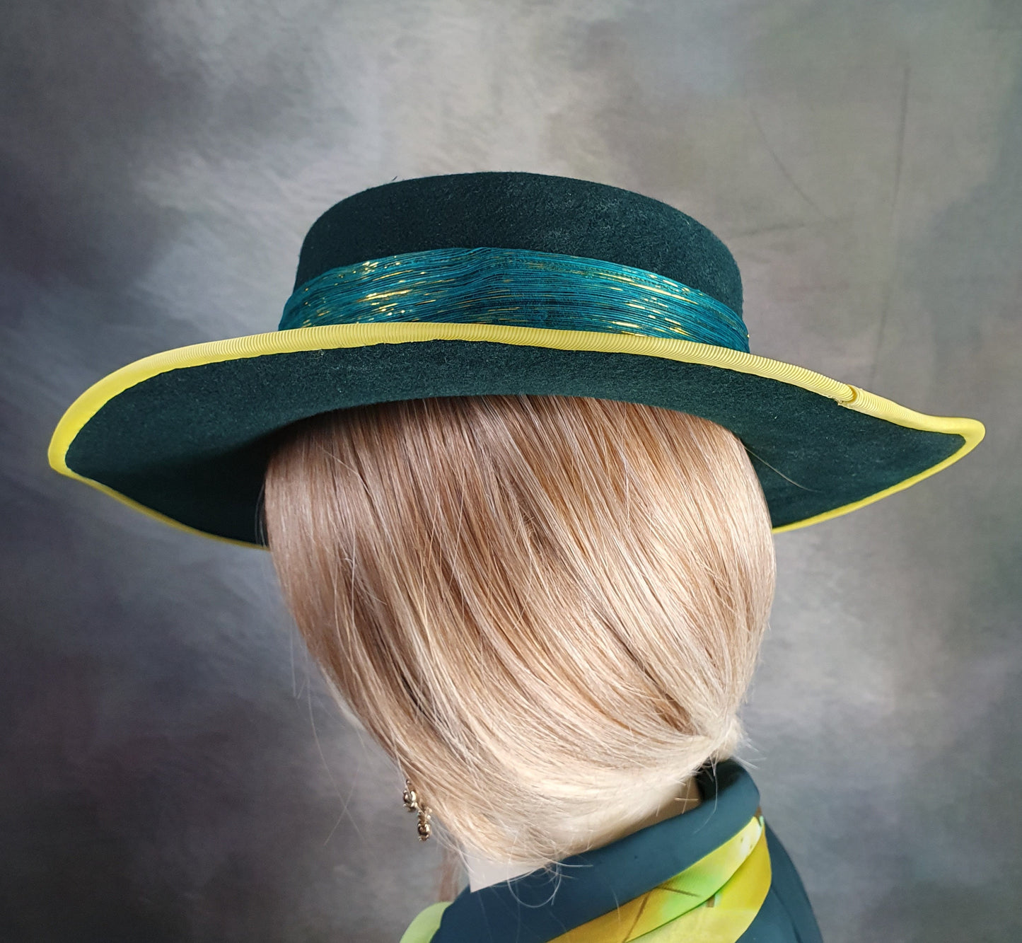 Stijlvolle handgemaakte groen met gele pamela hoed voor vrouwen- Speciale gelegeheid, Herfst Winter, dameshoed, feestelijke evenementen