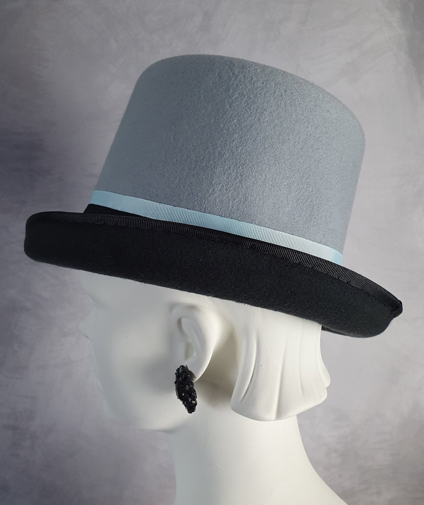 Handgemaakte vilthoed met fazantenveren, blauw met donkergrijze hoge hoed, unisex hoed, Victoriaanse hoed-perfect voor speciale gelegenheden