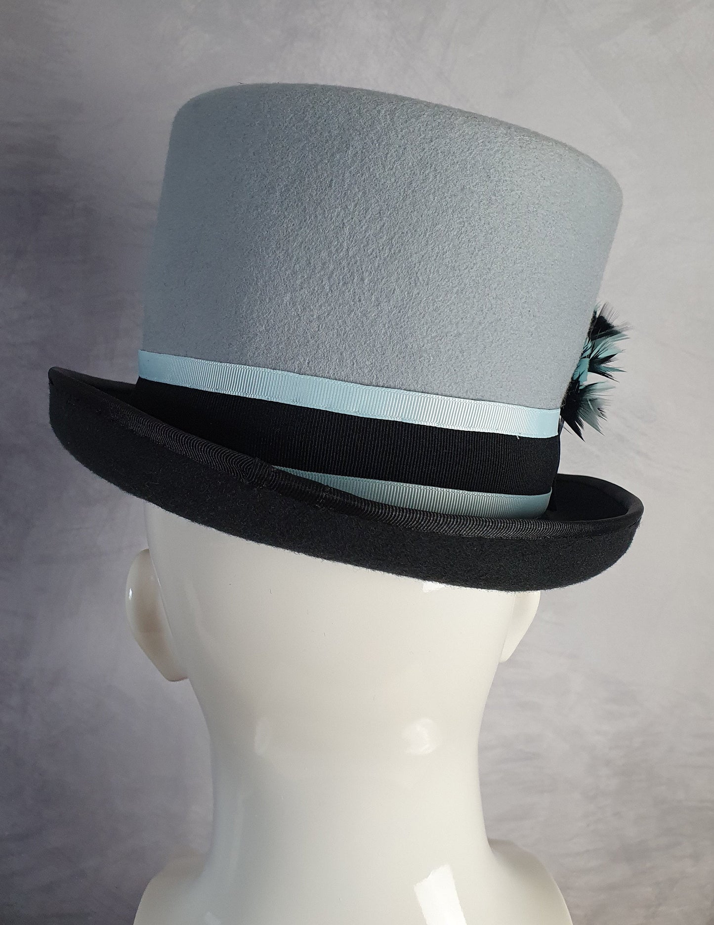 Handgemaakte vilthoed met fazantenveren, blauw met donkergrijze hoge hoed, unisex hoed, Victoriaanse hoed-perfect voor speciale gelegenheden