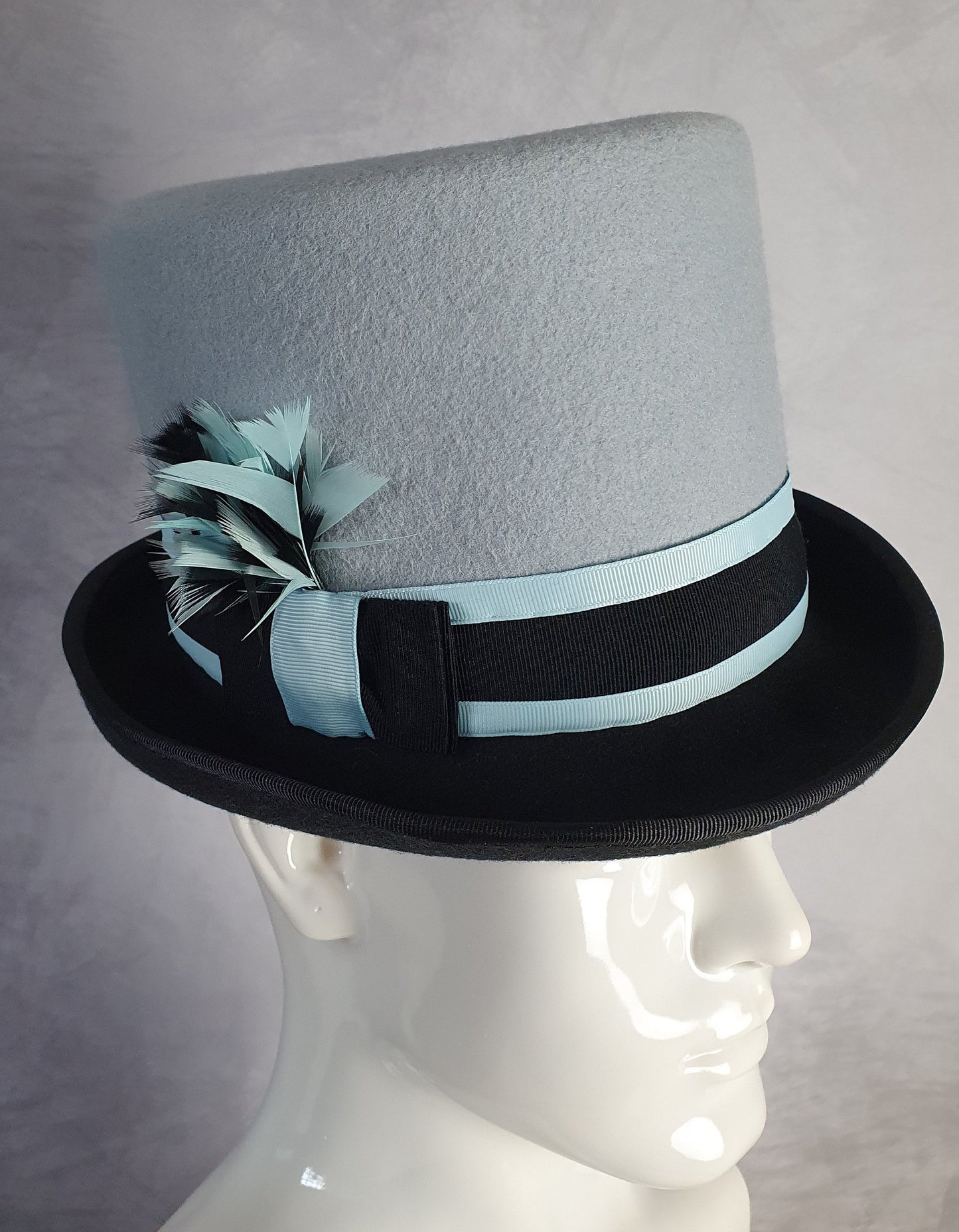 Handgemaakte vilthoed met fazantenveren, blauw met donkergrijze hoge hoed, unisex hoed, Victoriaanse hoed-perfect voor speciale gelegenheden