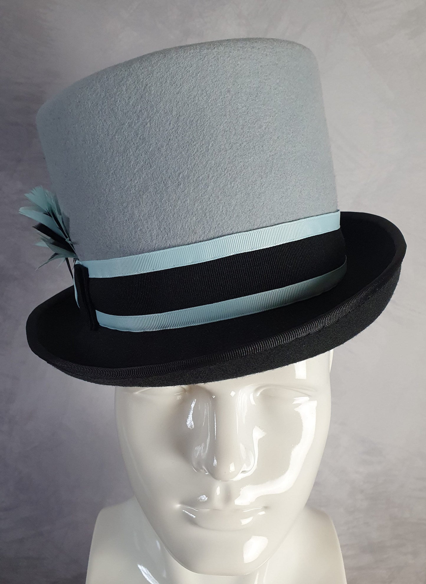 Handgemaakte vilthoed met fazantenveren, blauw met donkergrijze hoge hoed, unisex hoed, Victoriaanse hoed-perfect voor speciale gelegenheden