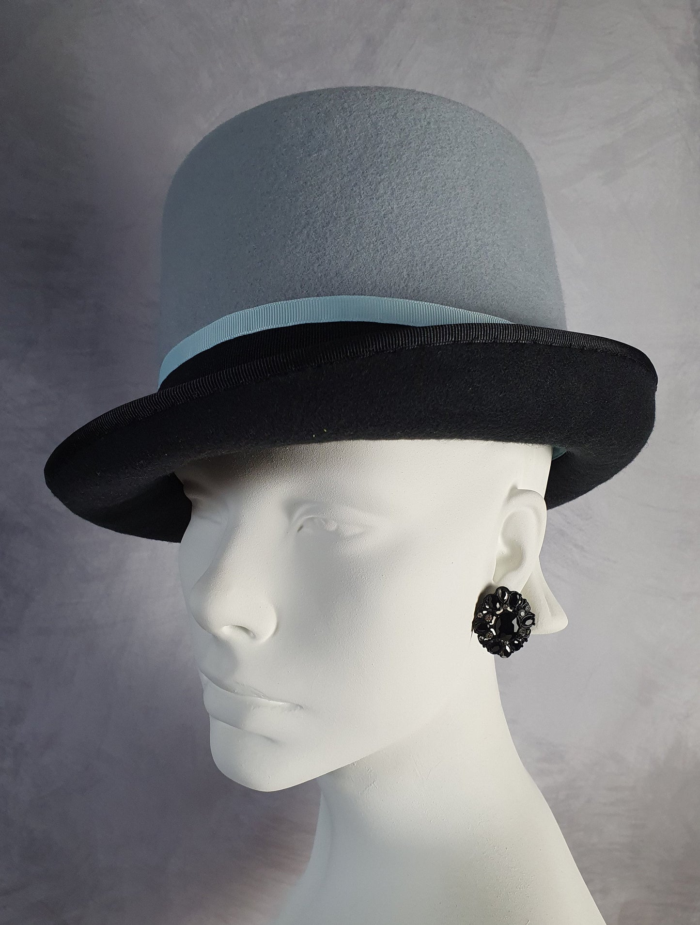 Handgemaakte vilthoed met fazantenveren, blauw met donkergrijze hoge hoed, unisex hoed, Victoriaanse hoed-perfect voor speciale gelegenheden