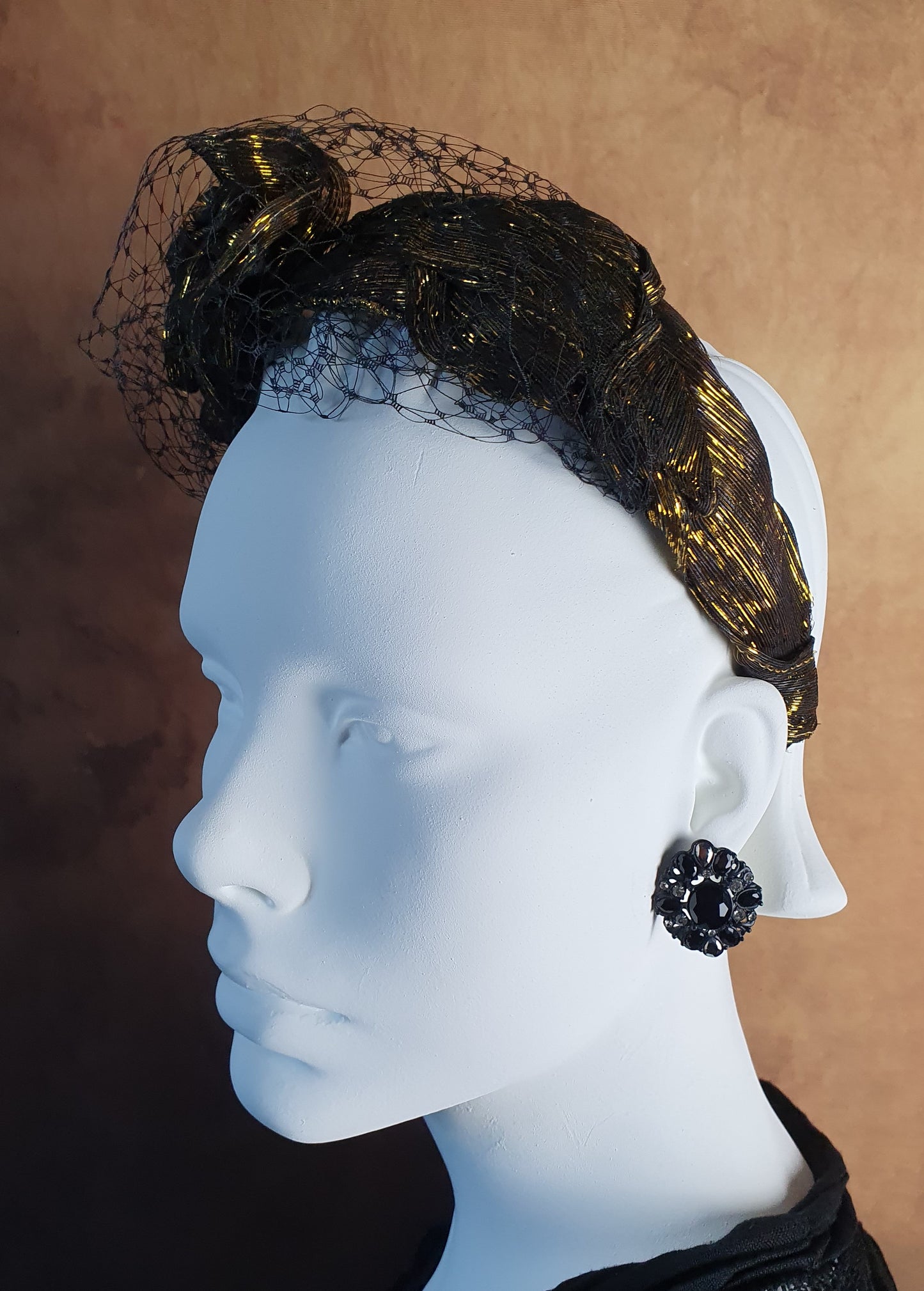 Handgemaakte hoofdband goud Zwart Metallic Zijde Abaca- Elegant Haaraccessoire voor Bruiloften, Gasten en Feesten, dames haar haarband