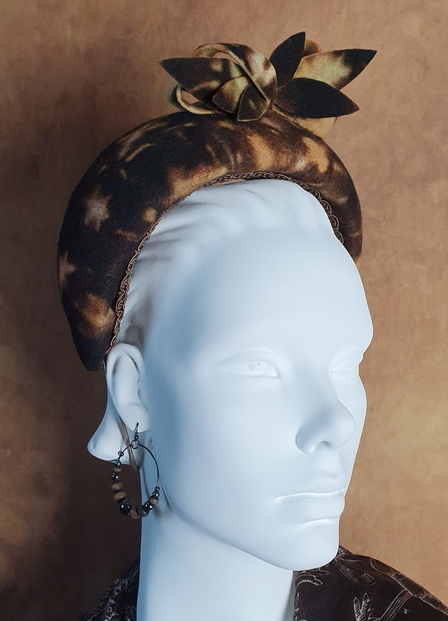 Handgemaakte bruin met oranje vilten hoofdband, elegante diadeem, tiara, gast hoofdband, bruids hoofdband, speciale gelegenheid