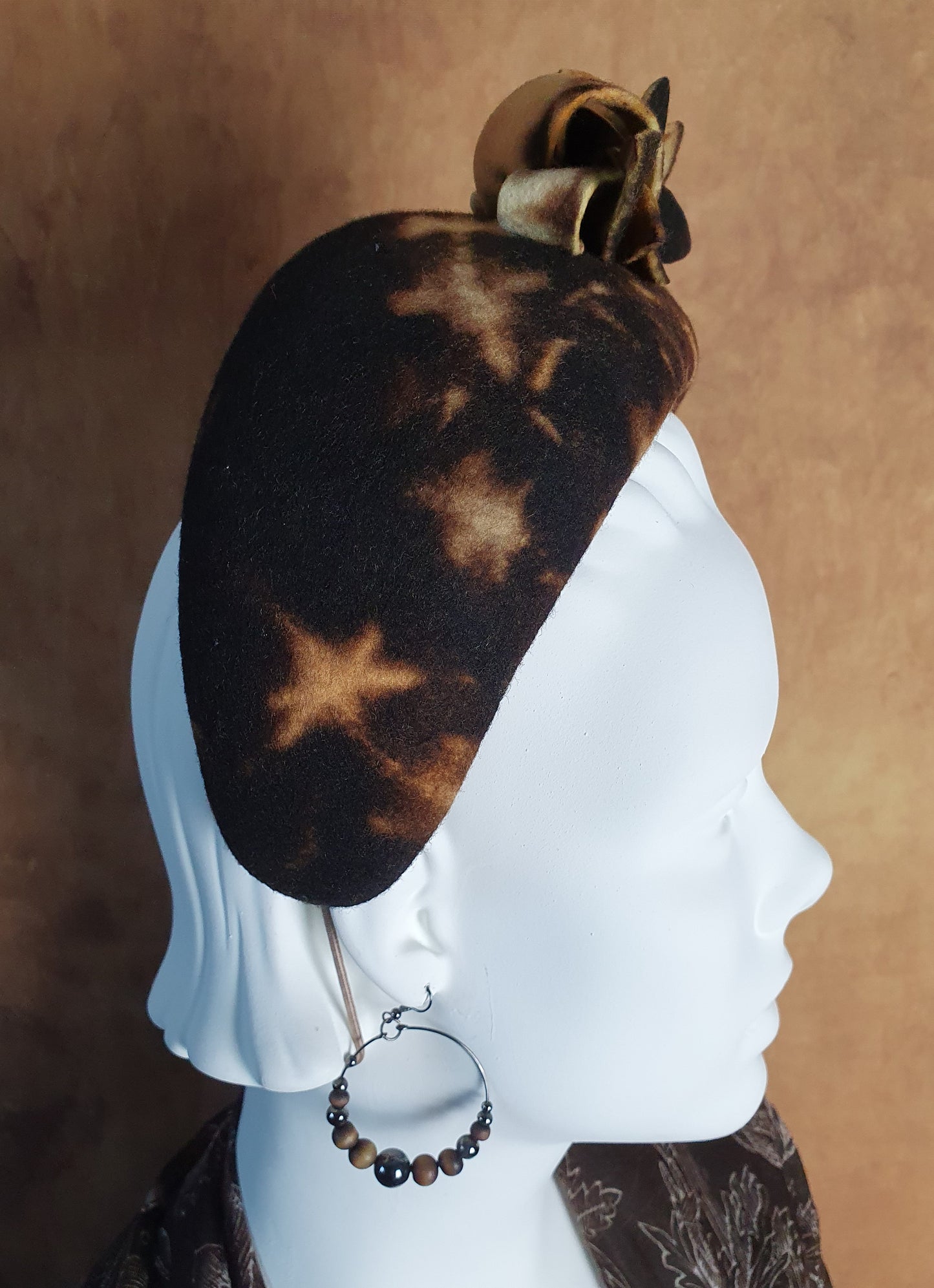 Handgemaakte bruin met oranje vilten hoofdband, elegante diadeem, tiara, gast hoofdband, bruids hoofdband, speciale gelegenheid