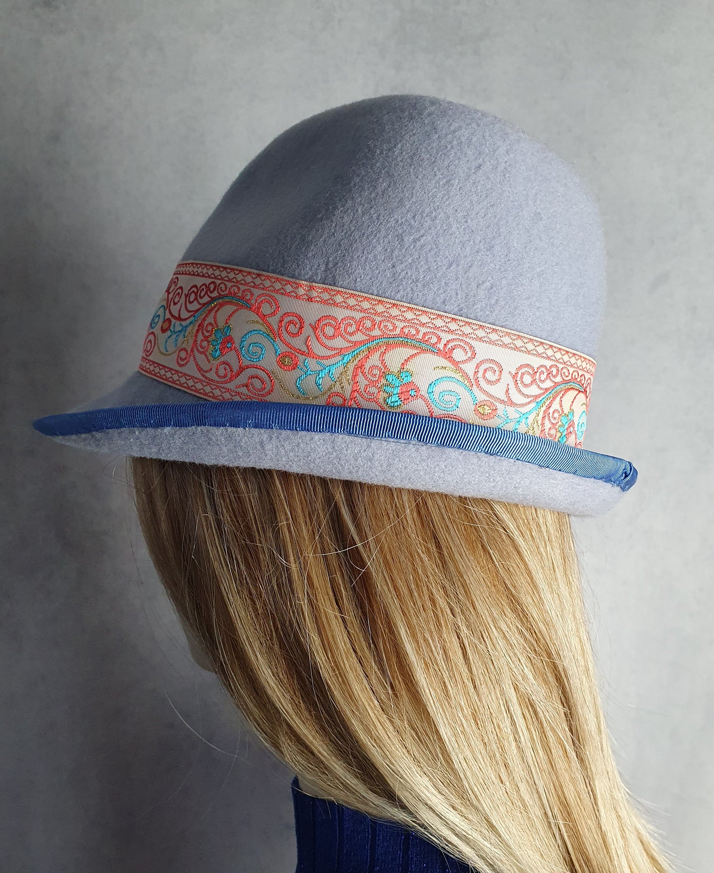 Sombrero fedora de fieltro azul hecho a mano para mujeres y hombres, accesorio para el cabello, sombrero elegante unisex, sombrero de invierno- ocasiones especiales