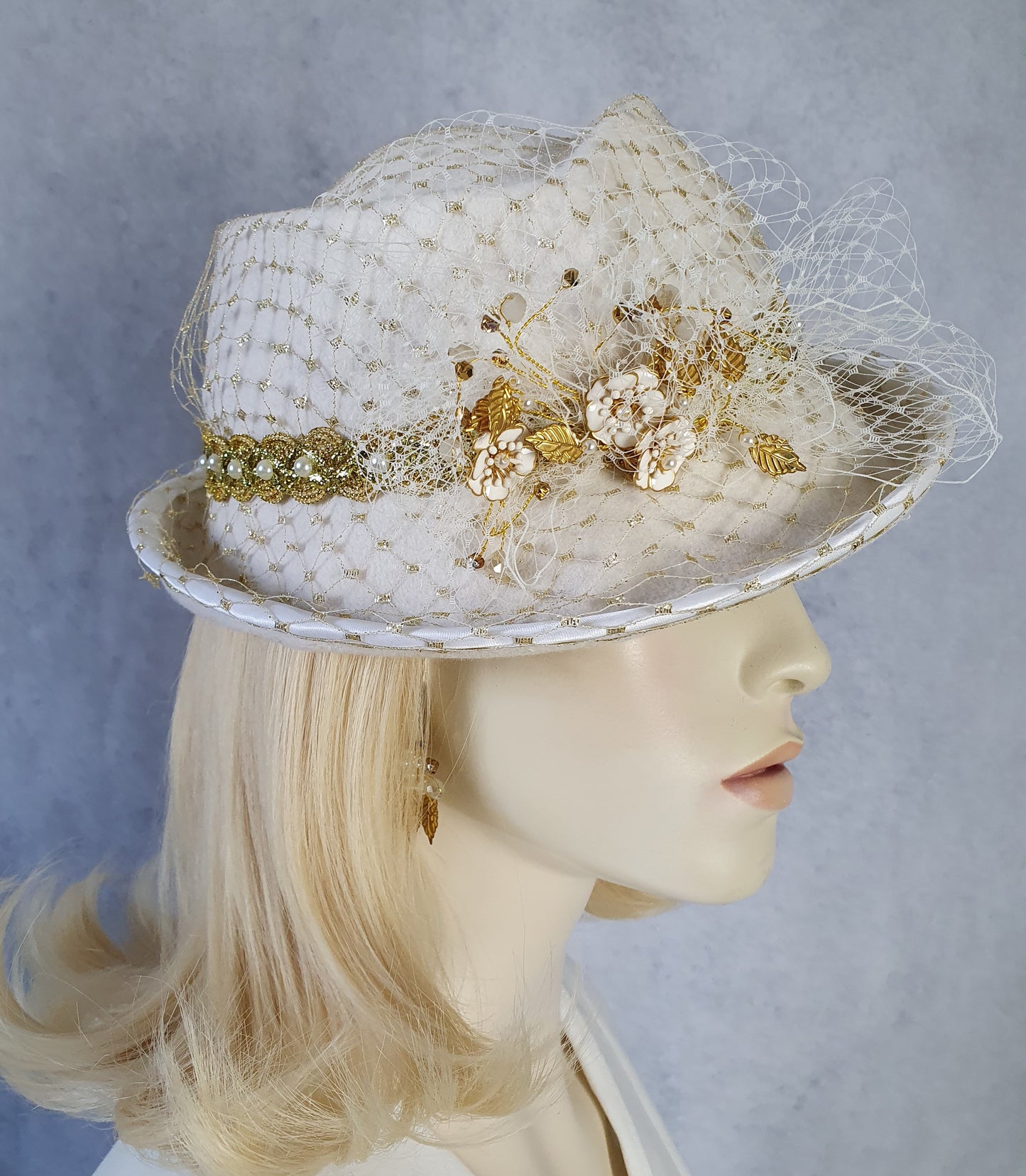 Women's hat Fedora made of ecru white felt with veil, handmade elegant bridal hat, for weddings or other special events.