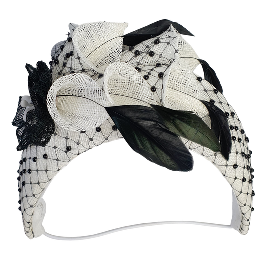 Elegante Handgemaakte Haarband Diadeem - Zwart-Wit met Veren en Meeldraden - Geschikt voor Speciale en Formele Gelegenheden