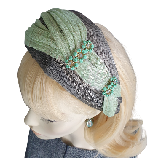 Handgemaakte hoofdband van abaca zijde, grijs met groene en metalen bloemen, elegante diadeem, mooie fascinator - speciale gelegenheden