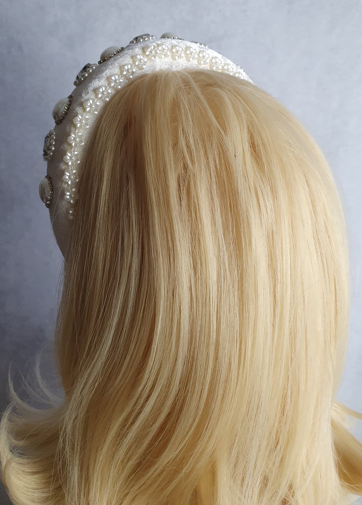 Diadema de terciopelo hecha a mano con perlas, elegante accesorio para el cabello para bodas, tiara de boda, tocado, ocasión especial