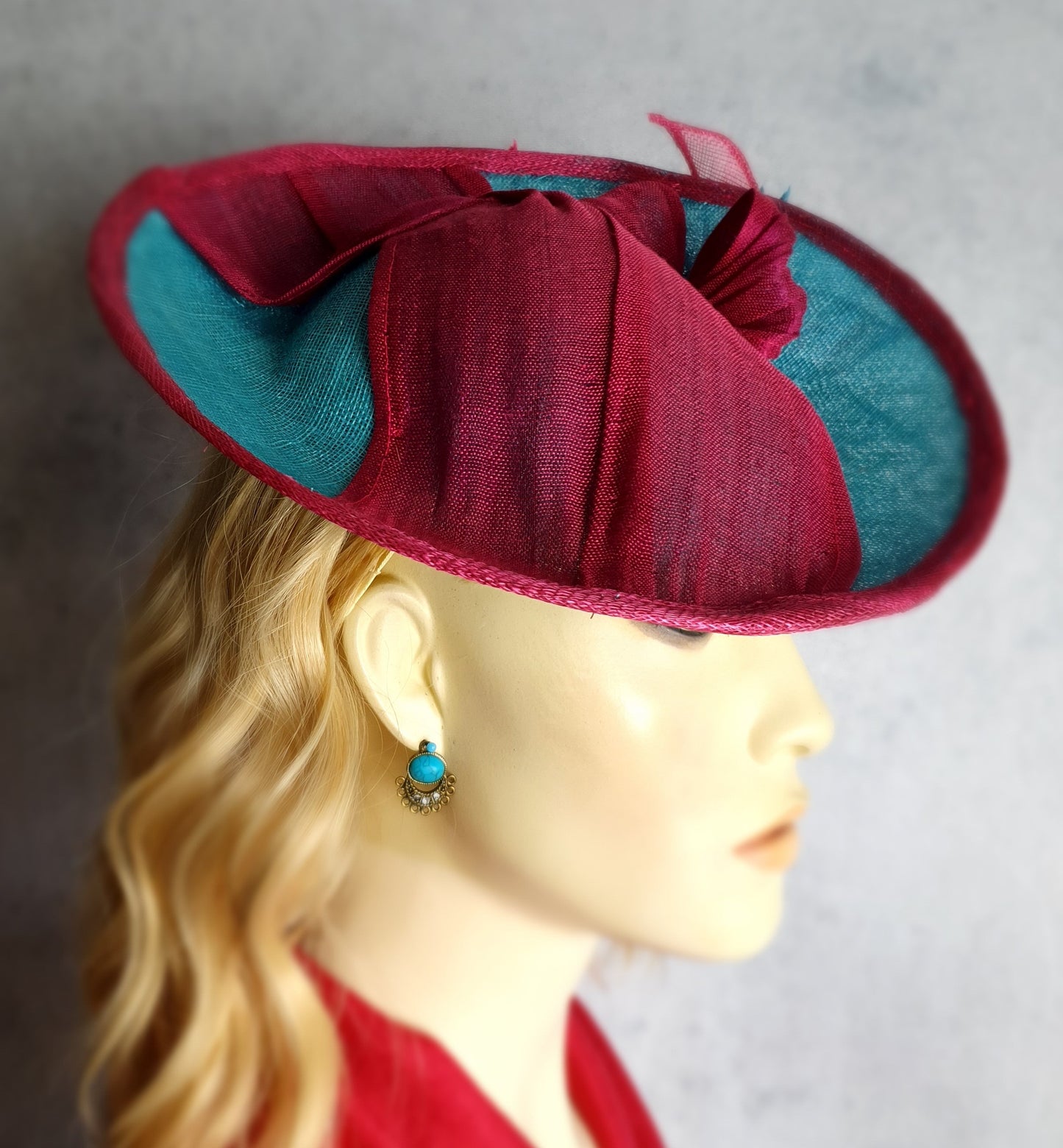 Elegant fascinator hat for women in fuchsia and blue. Handmade from sinamay with abaca silk, for weddings or formal events.