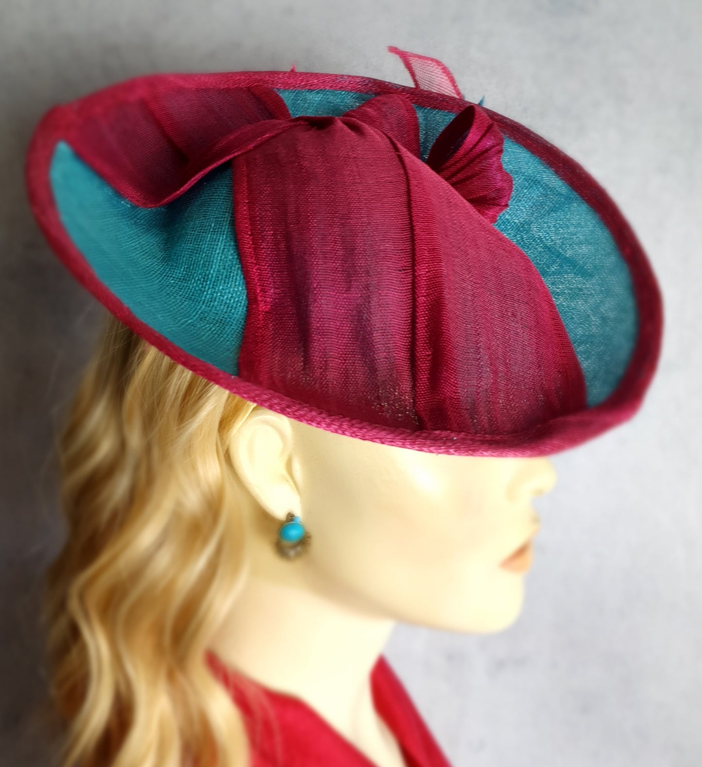 Elegant fascinator hat for women in fuchsia and blue. Handmade from sinamay with abaca silk, for weddings or formal events.