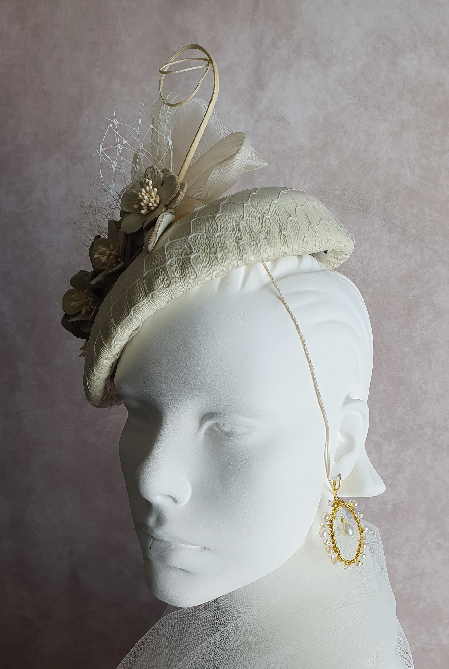 Handmade fascinator beige with ostrich with abaca silk and natural leather, elegant women's wedding hat for special occasion
