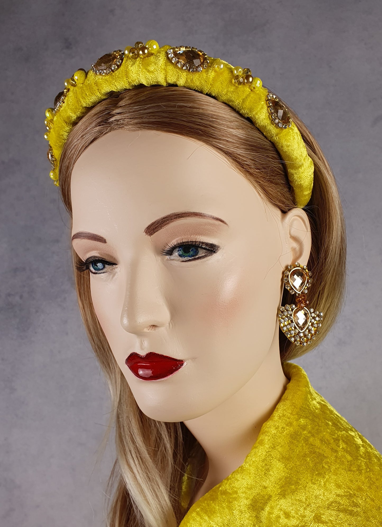 Diadema hecha a mano en color amarillo decorada con tela de terciopelo- Elegante accesorio para el cabello para bodas, invitadas y fiestas, diadema para el cabello de mujer