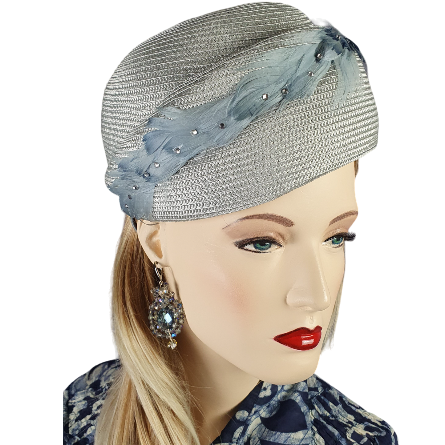 Elegante handgemaakte polypropyleen hoed, grijs met zwanenveren voor dames - zomer hoed, unieke fascinator, speciale gelegenheden