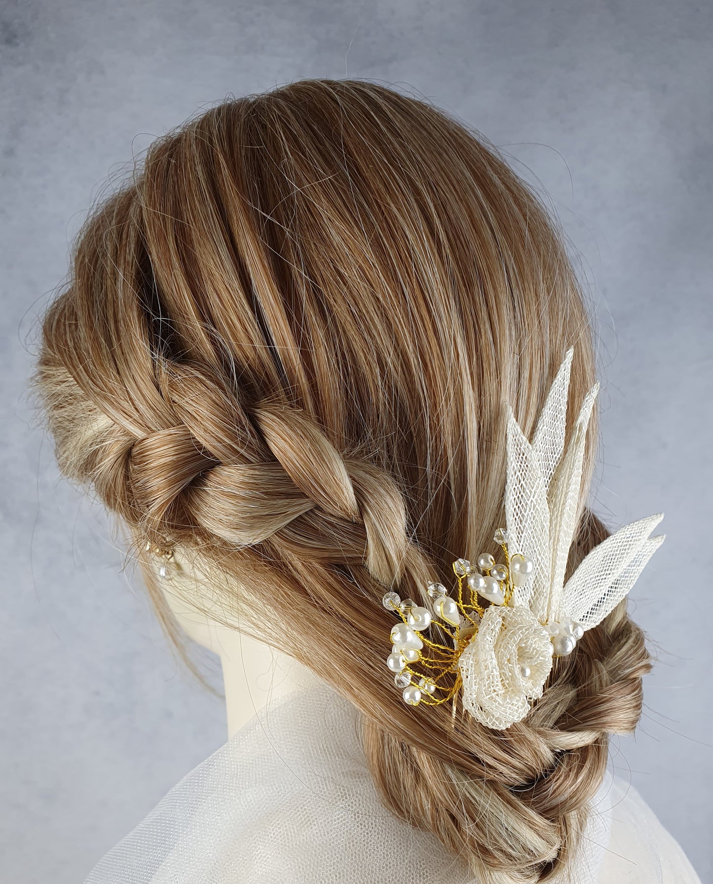 Beautifully designed handmade bridal hair comb with sinamy and pearls - for a wedding or any other special occasion.
