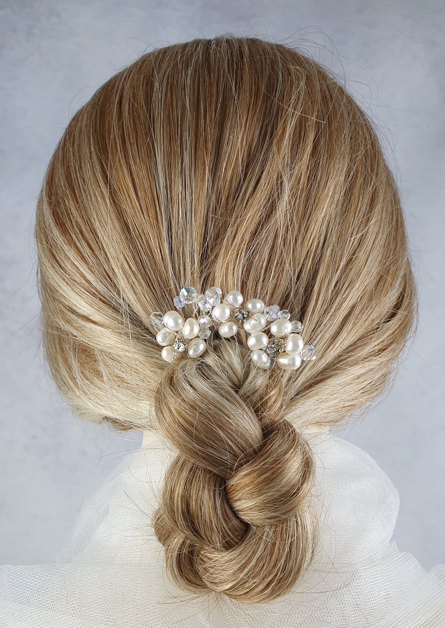 Handmade bridal hair comb with white freshwater pearls, Elegant and unique for special occasions, hair accessories