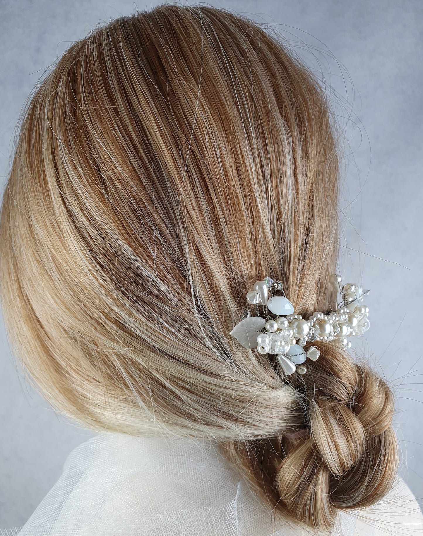 Pasador de pelo pequeño hecho a mano para novias o invitadas - accesorios para el cabello, pasador de pelo de perlas plateadas, ocasión especial