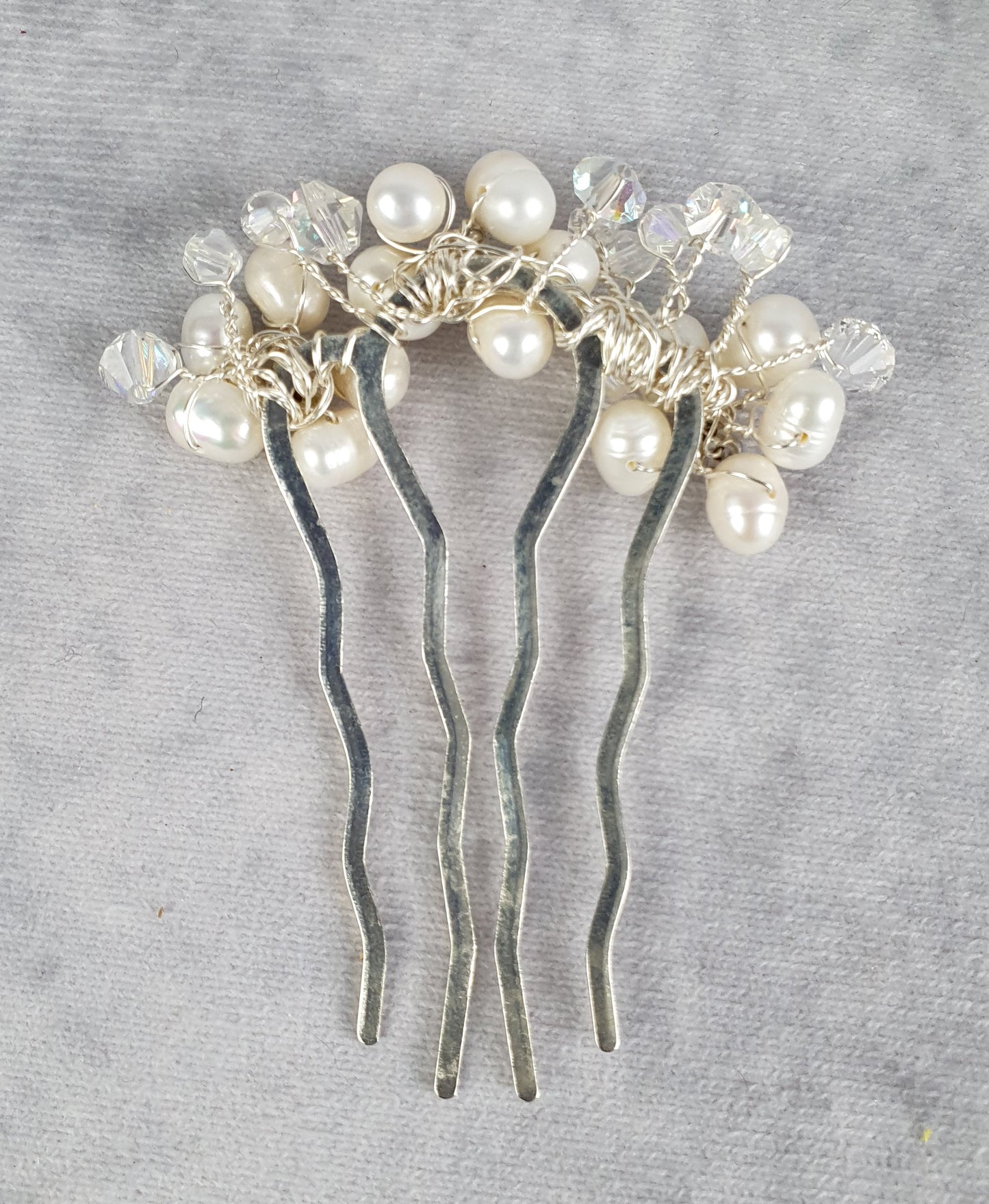 Handmade bridal hair comb with white freshwater pearls, Elegant and unique for special occasions, hair accessories