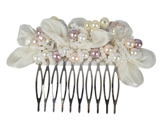 Handgemaakte bruidskam met parels en kristallen kralen - van organza stof, haaraccessoire voor bruiloften, zilverkleurige metalen kam