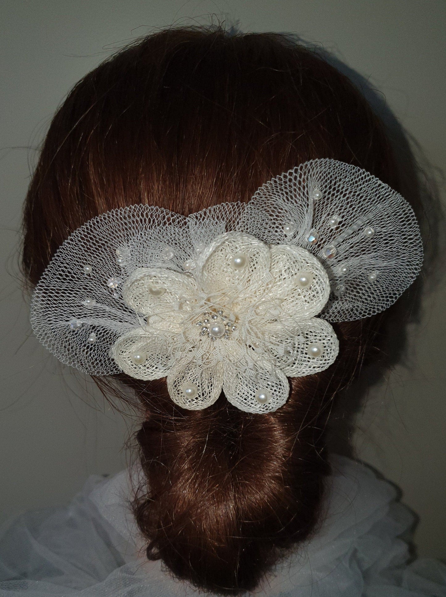 Bridal hair comb with sinamay flower, handmade with pearls, seed beads, elegant hair accessory, wedding comb, special events