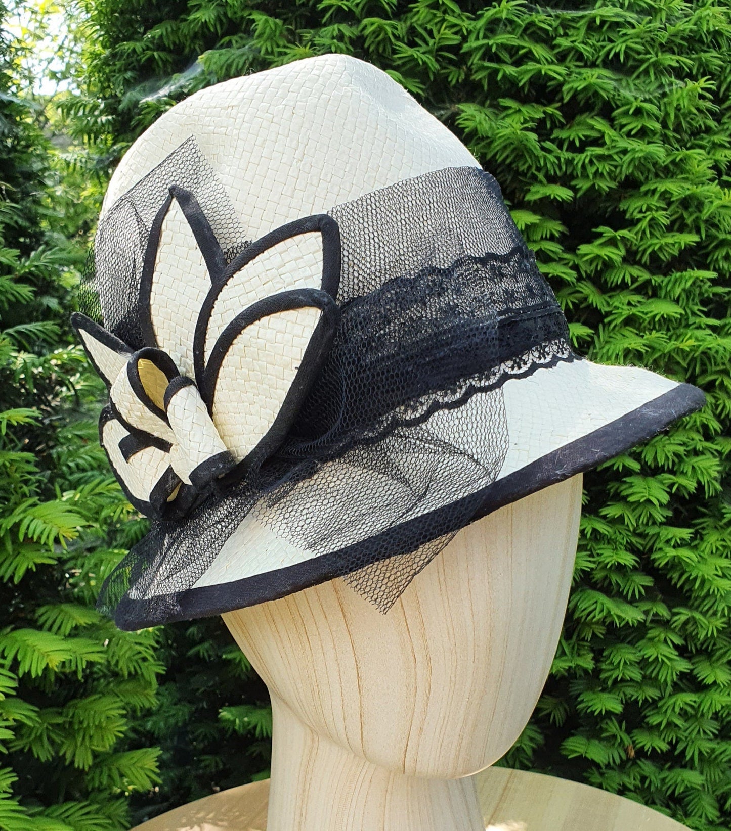 Papiervezels hoed met kant en crinoline, handgemaakt, dameshoed, bruiloft, speciale evenementen